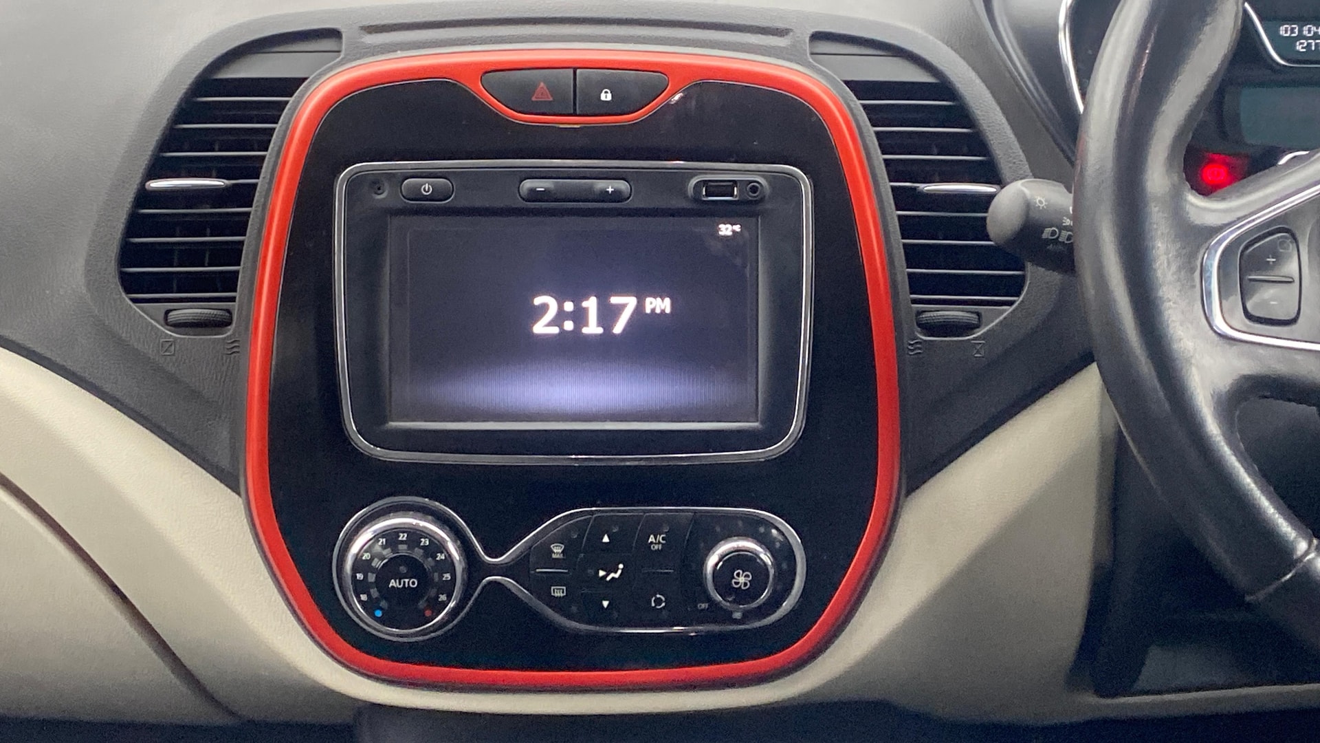 View 2019 Renault Captur Platine Petrol Dual Tone Image 33 Used 2019 Renault Captur Platine Petrol Dual Tone Image 33