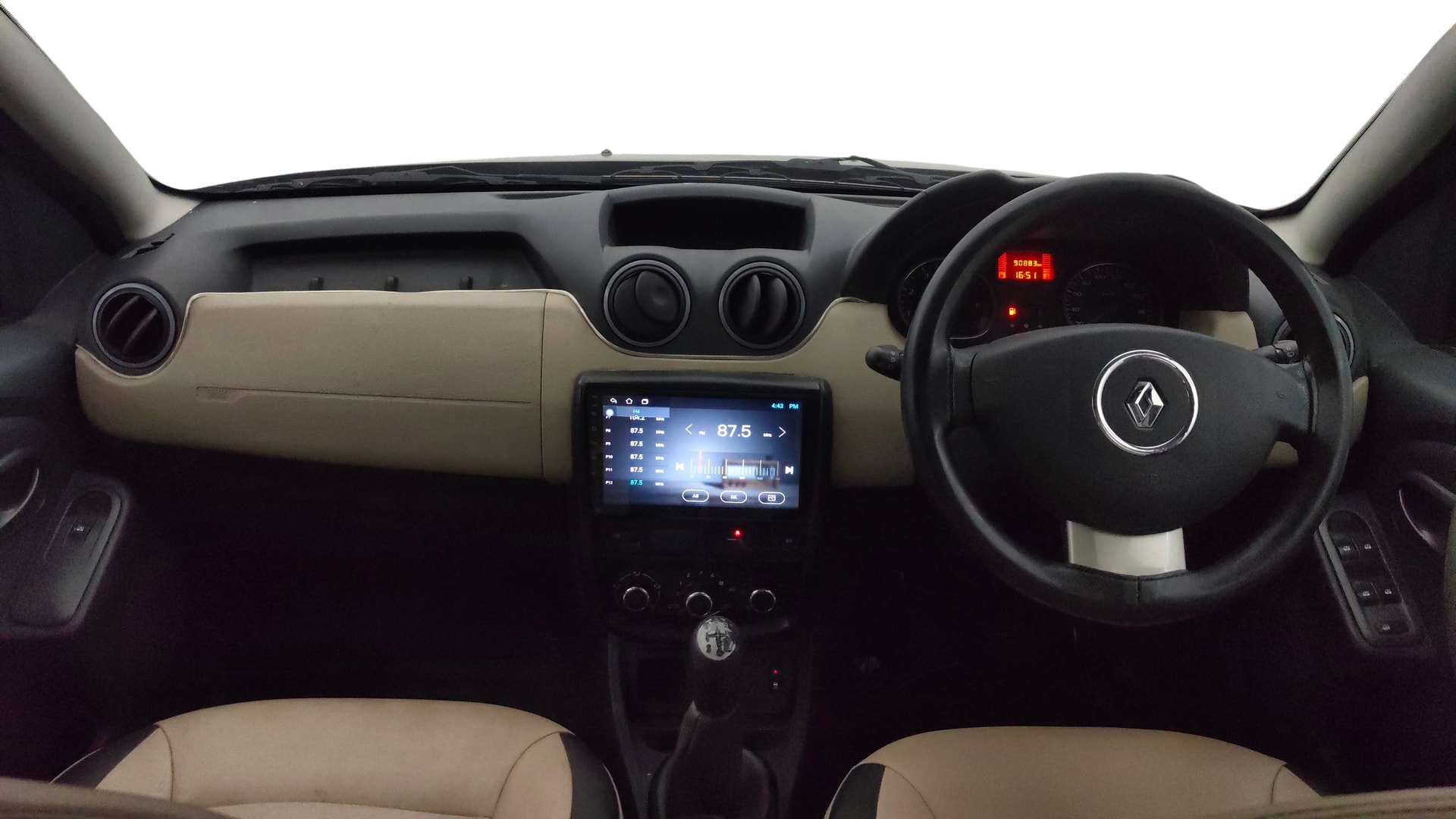 View 2013 Renault Duster Petrol RXL Image 16 Used 2013 Renault Duster Petrol RXL Image 16