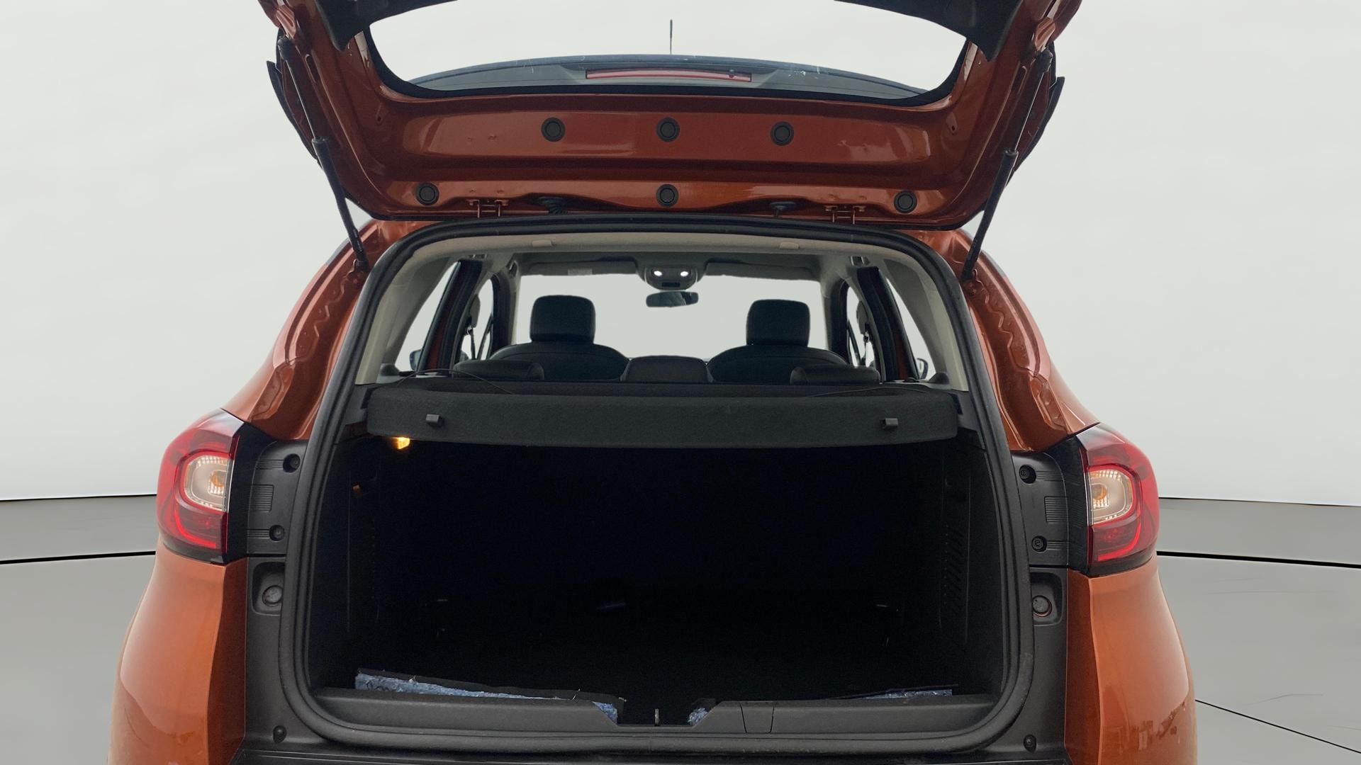View 2020 Renault Captur Platine Petrol Dual Tone Image 38 Used 2020 Renault Captur Platine Petrol Dual Tone Image 38