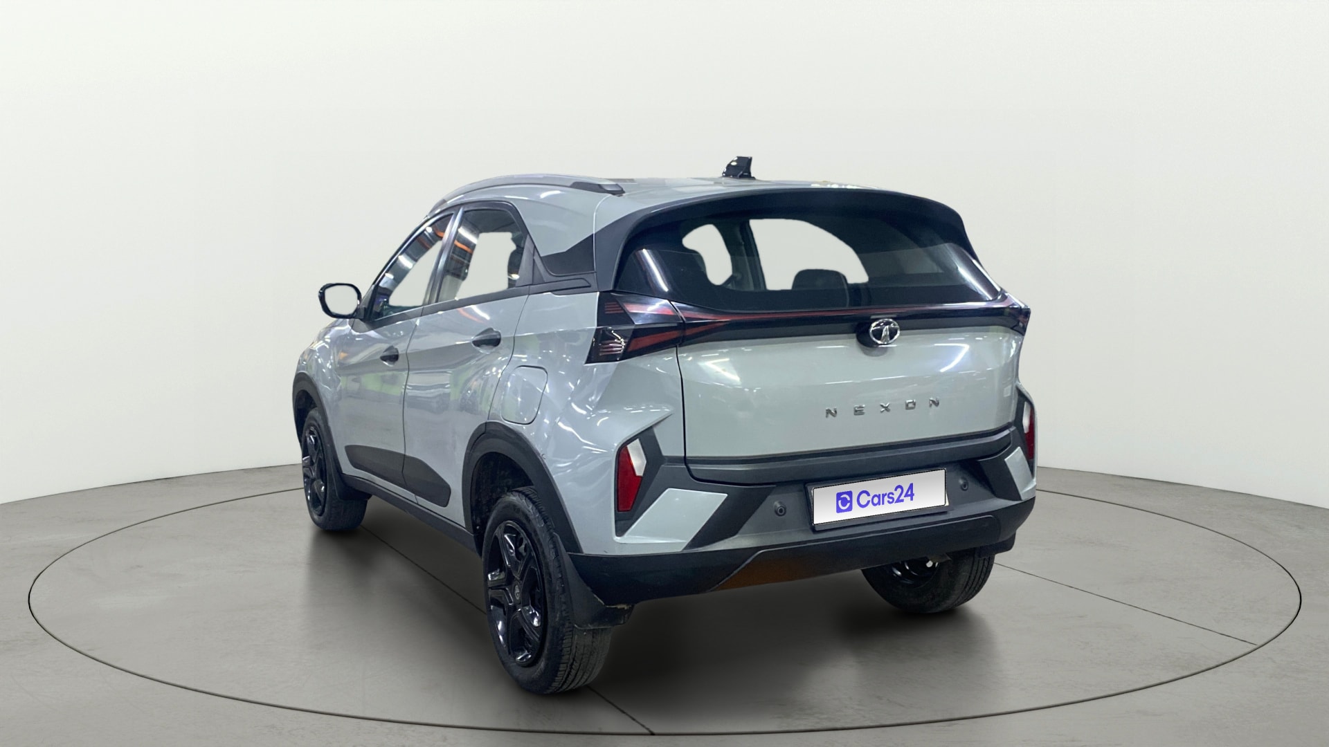 View 2023 Tata Nexon Revotron XE Image 2 Used 2023 Tata Nexon Revotron XE Image 2