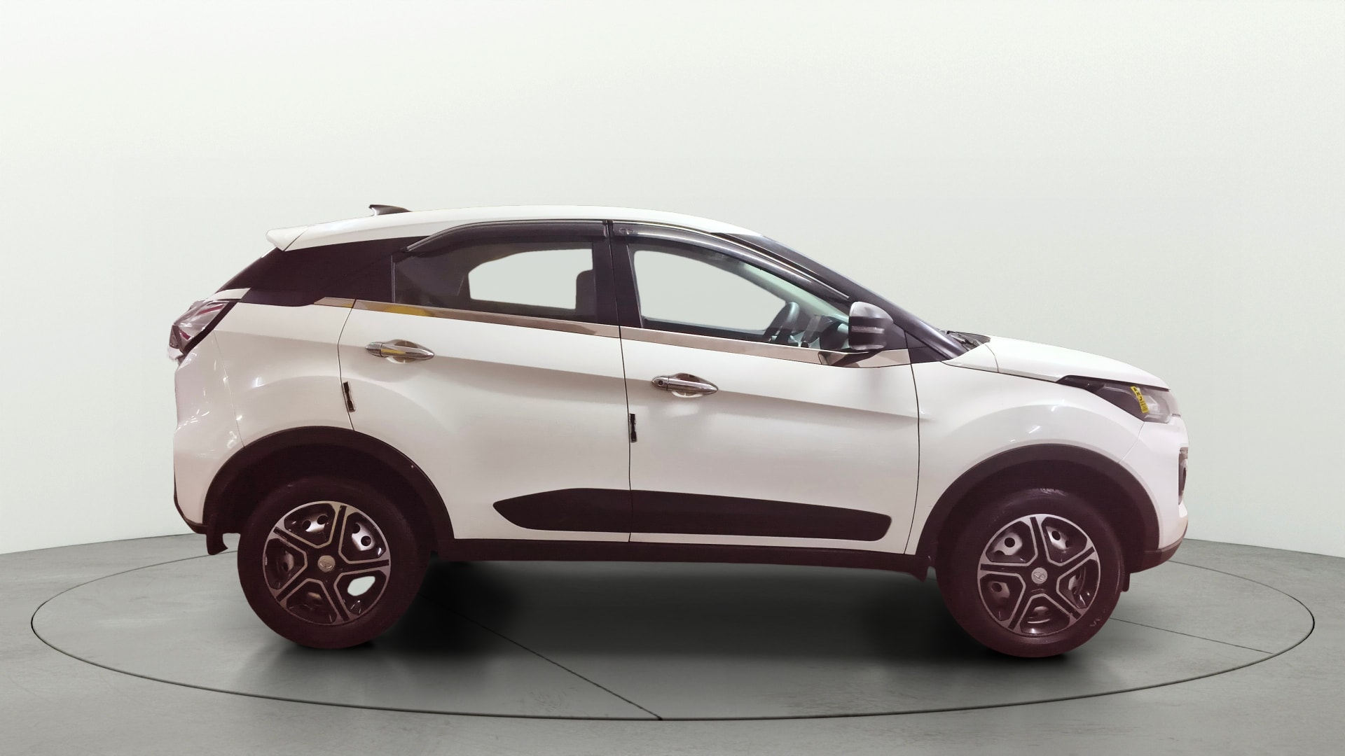 View 2023 Tata Nexon Revotron XE Image 8 Used 2023 Tata Nexon Revotron XE Image 8