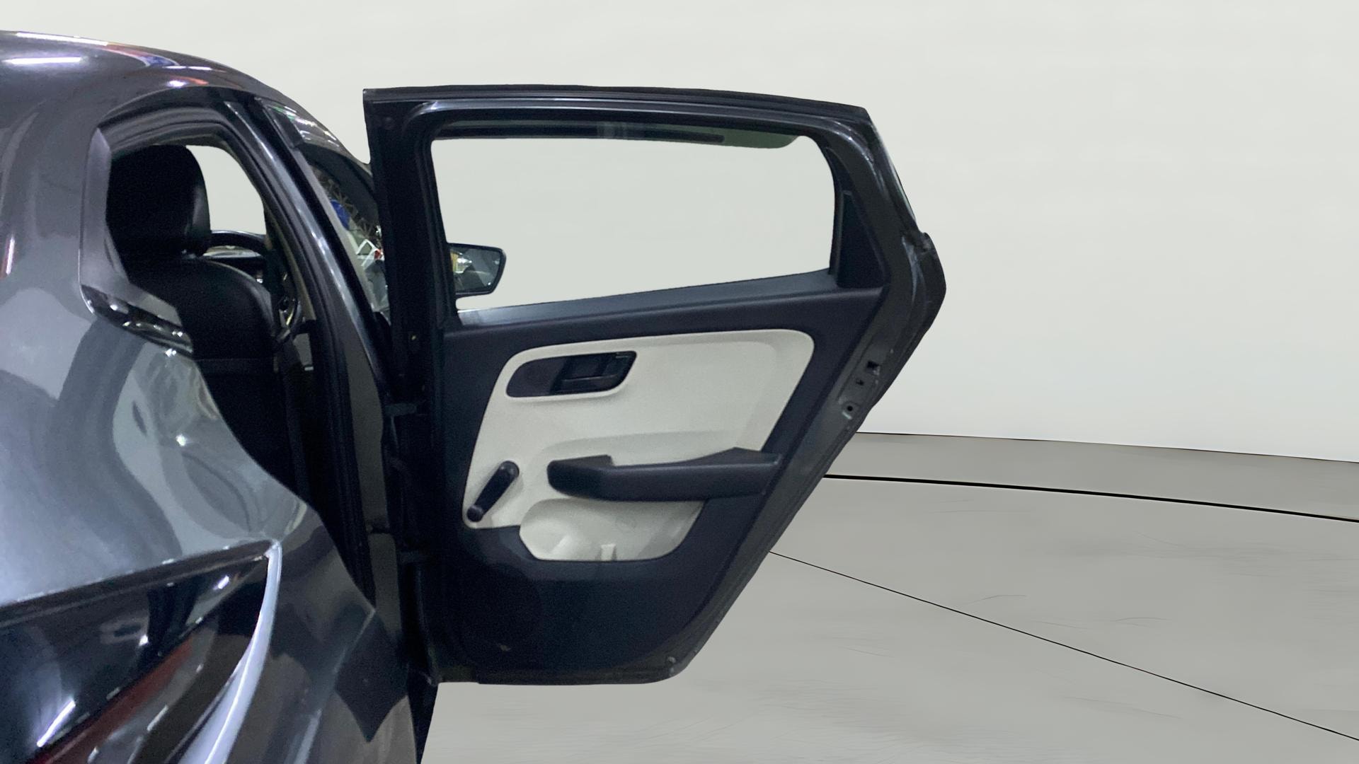 View 2022 Tata Altroz XE Plus Petrol Image 5 Used 2022 Tata Altroz XE Plus Petrol Image 5
