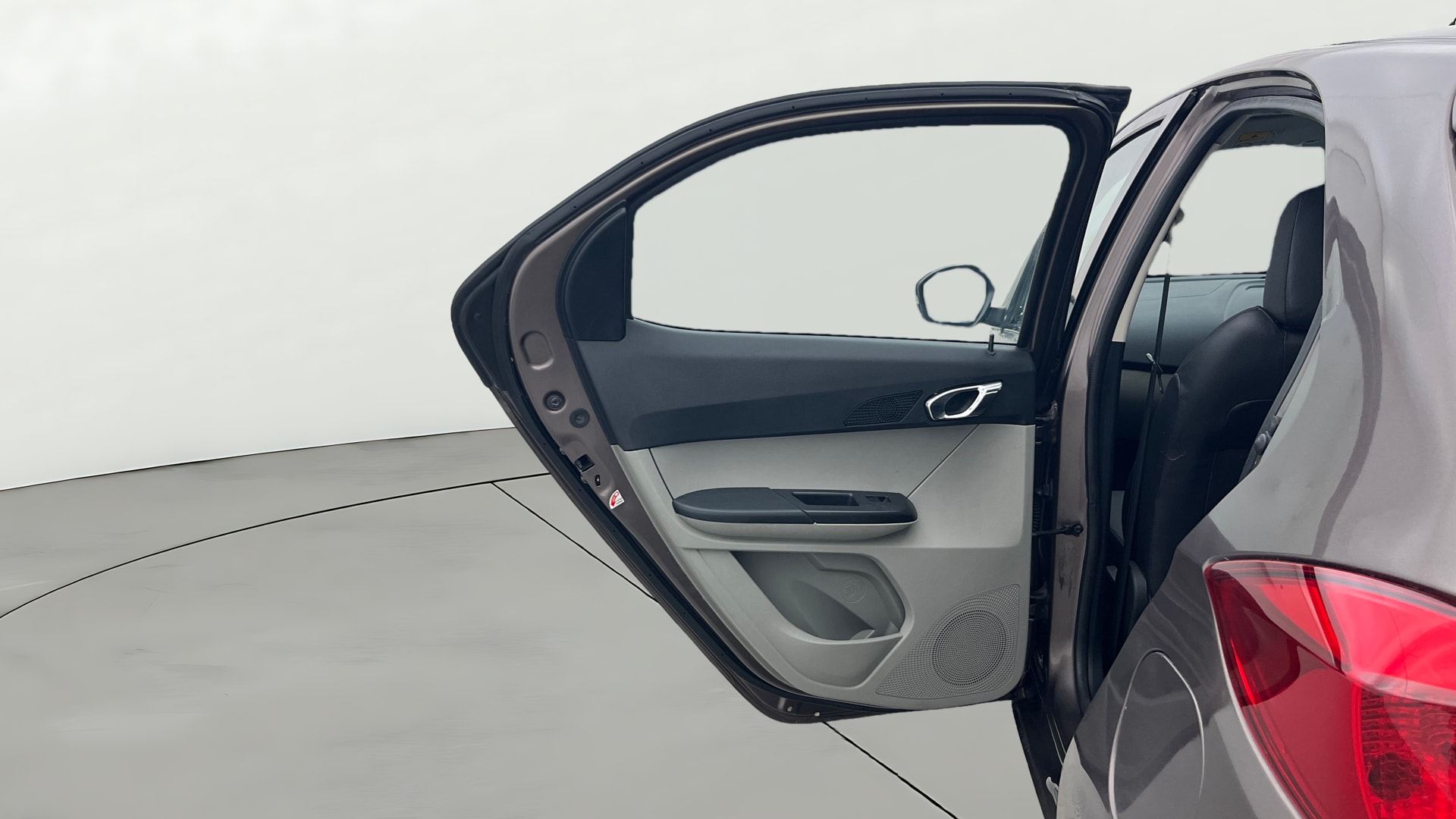 View 2019 Tata Tiago Revotorq XB Image 22 Used 2019 Tata Tiago Revotorq XB Image 22