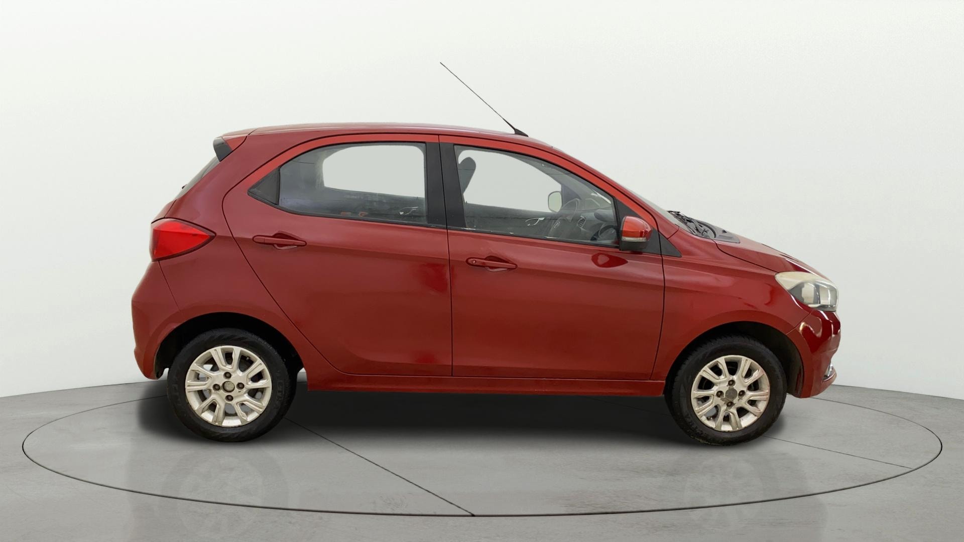 View 2017 Tata Tiago Revotorq XB Image 8 Used 2017 Tata Tiago Revotorq XB Image 8