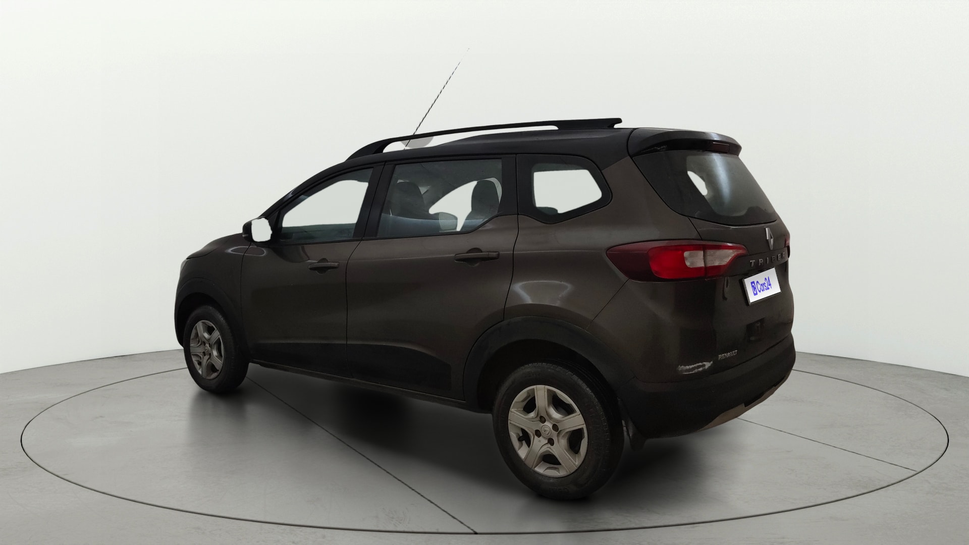 View 2022 Renault Triber RXT Image 2 Used 2022 Renault Triber RXT Image 2