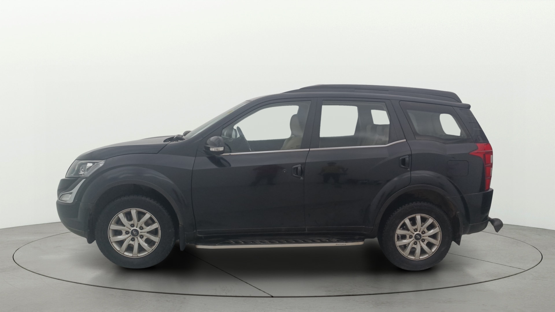 View 2016 Mahindra XUV500 W10 FWD Image 28 Used 2016 Mahindra XUV500 W10 FWD Image 28