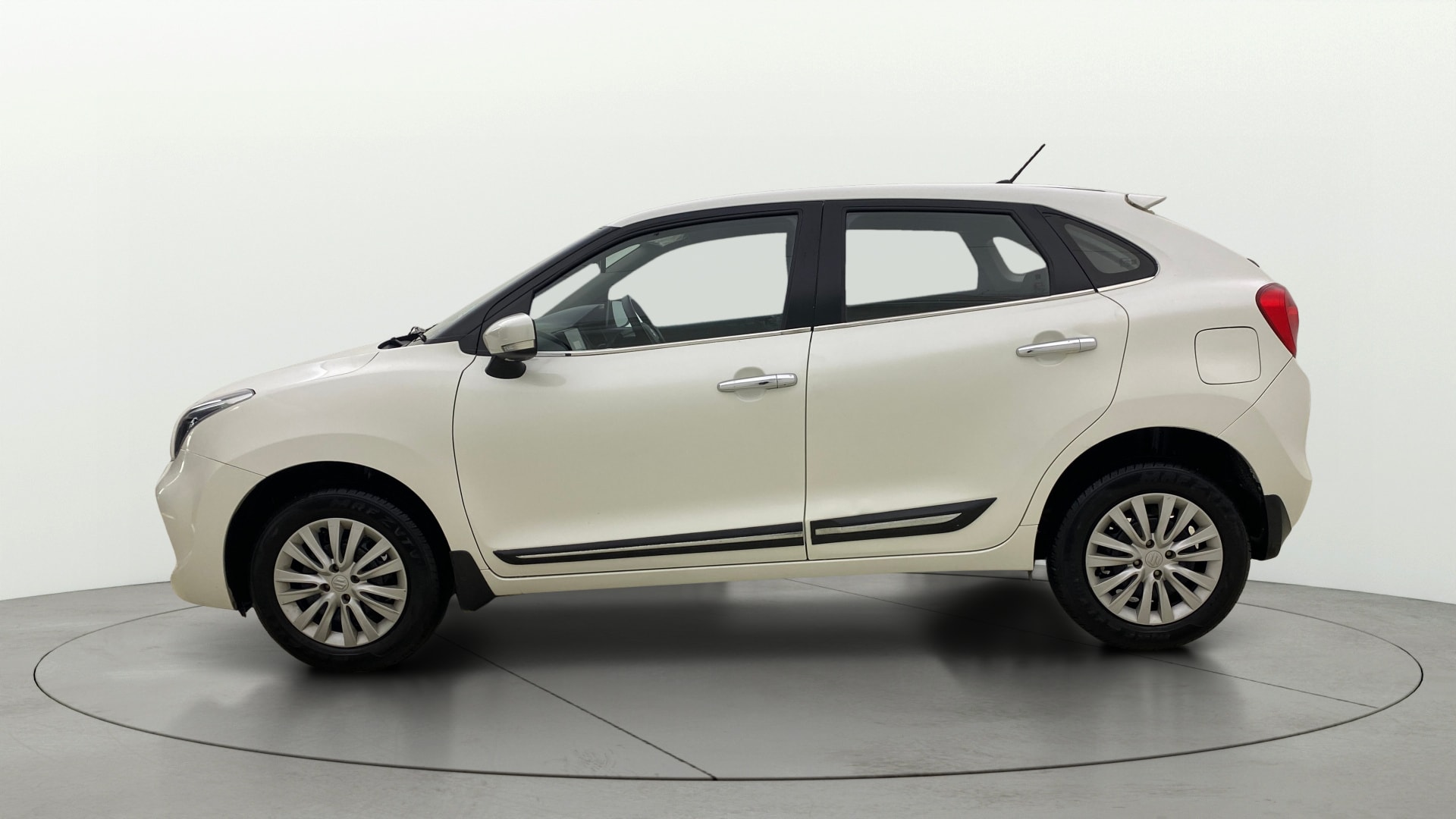 View 2022 Maruti Suzuki 1000 Base Variant Image 5 Used 2022 Maruti Suzuki 1000 Base Variant Image 5