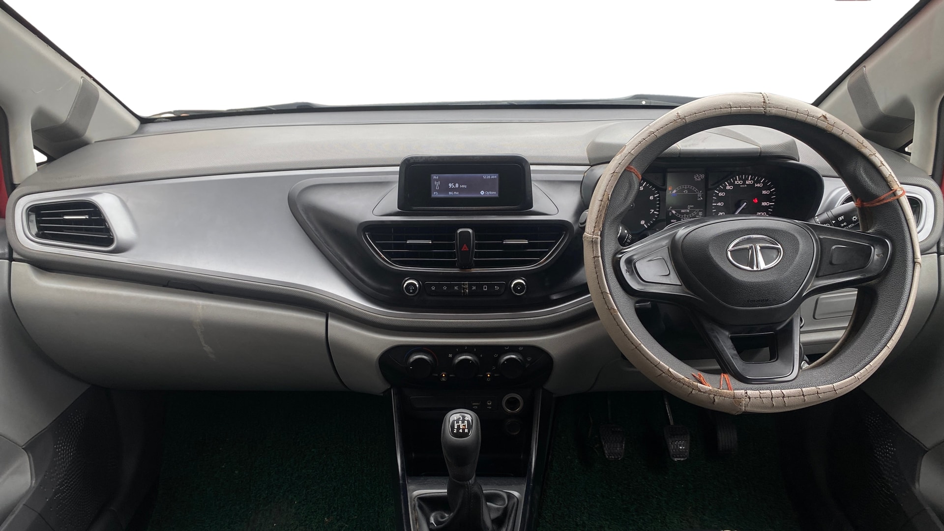 View 2020 Tata Altroz XM Petrol Image 15 Used 2020 Tata Altroz XM Petrol Image 15