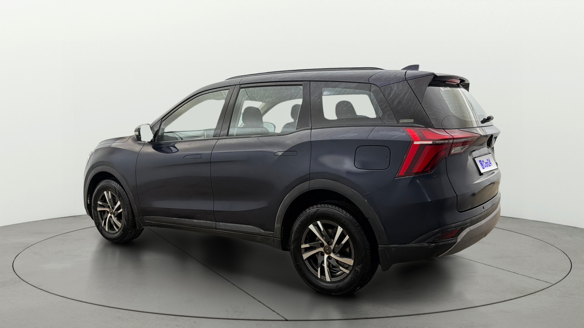 View 2022 Mahindra XUV700 MX Petrol 5 STR Image 2 Used 2022 Mahindra XUV700 MX Petrol 5 STR Image 2