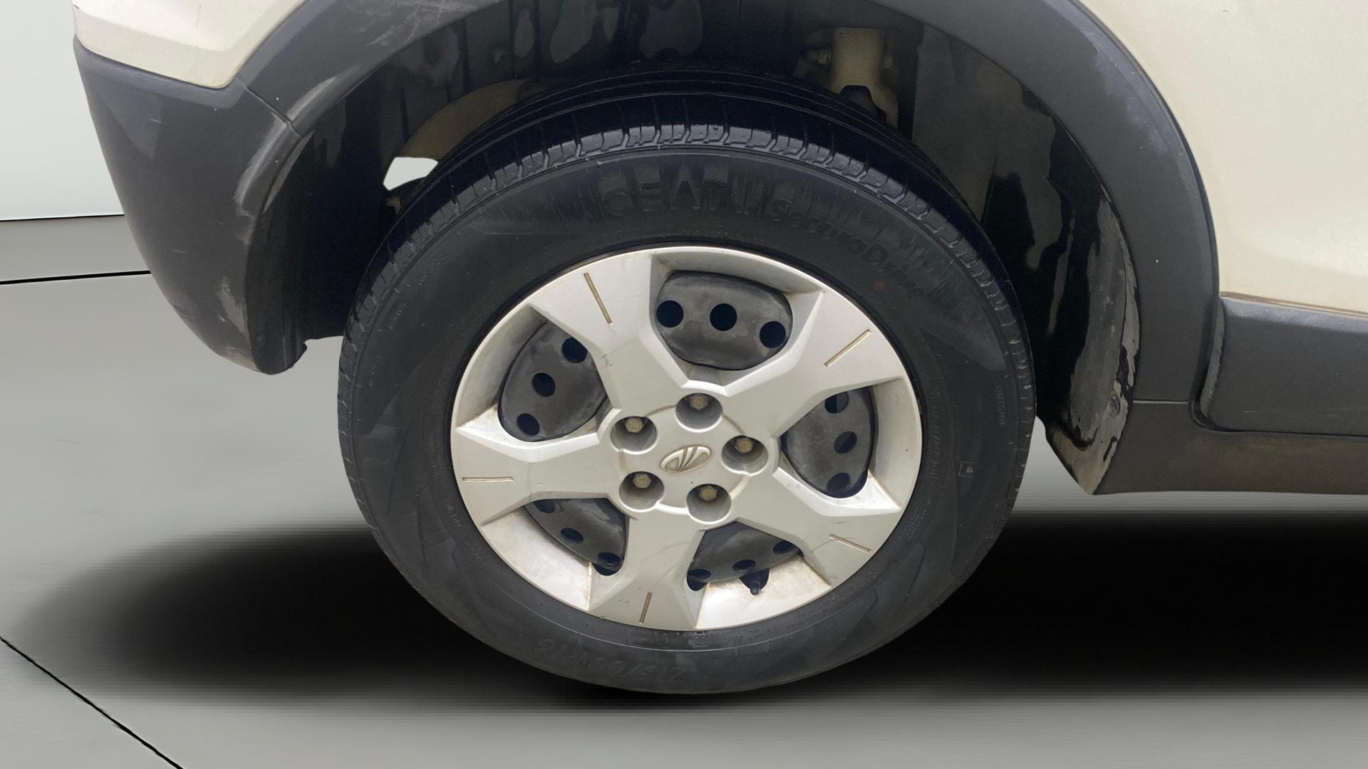 View 2019 Mahindra XUV300 W4 Petrol BS IV Image 31 Used 2019 Mahindra XUV300 W4 Petrol BS IV Image 31