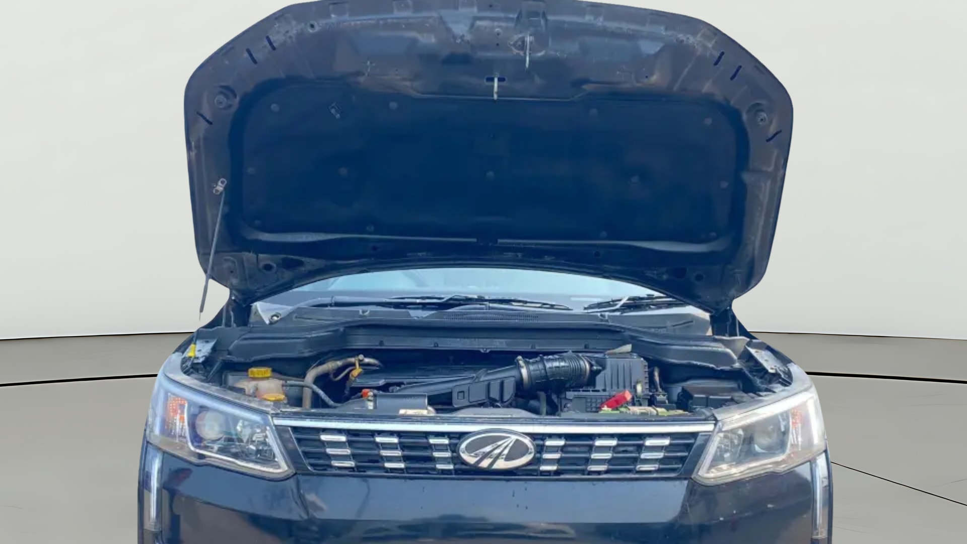 View 2019 Mahindra XUV300 W4 Petrol BS IV Image 34 Used 2019 Mahindra XUV300 W4 Petrol BS IV Image 34