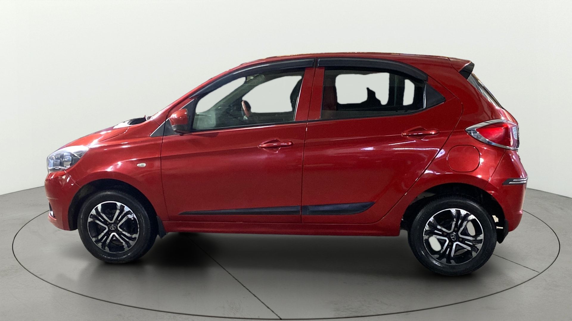 View 2019 Tata Tiago Revotorq XB Image 5 Used 2019 Tata Tiago Revotorq XB Image 5
