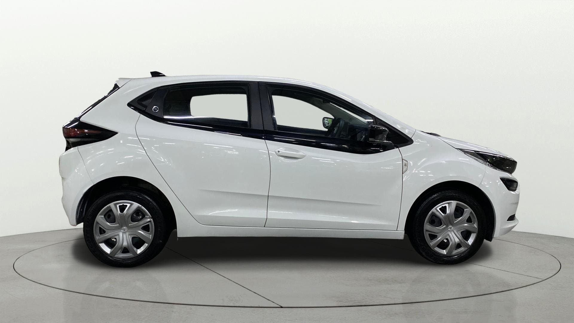 View 2023 Tata Altroz XZ Petrol Image 8 Used 2023 Tata Altroz XZ Petrol Image 8