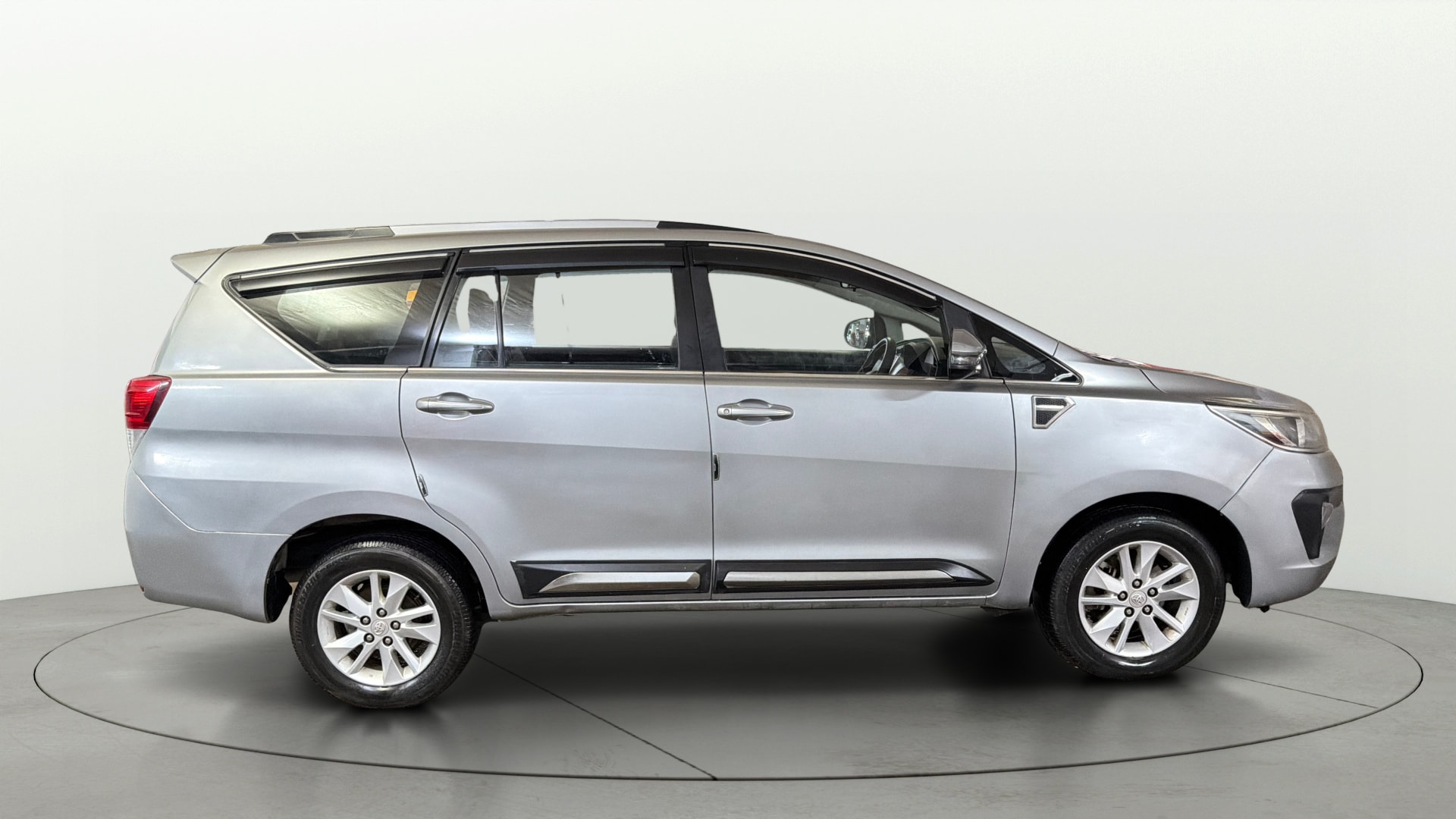 View 2020 Toyota Innova Crysta 2.7 GX AT 7-Seater BS IV Image 8 Used 2020 Toyota Innova Crysta 2.7 GX AT 7-Seater BS IV Image 8