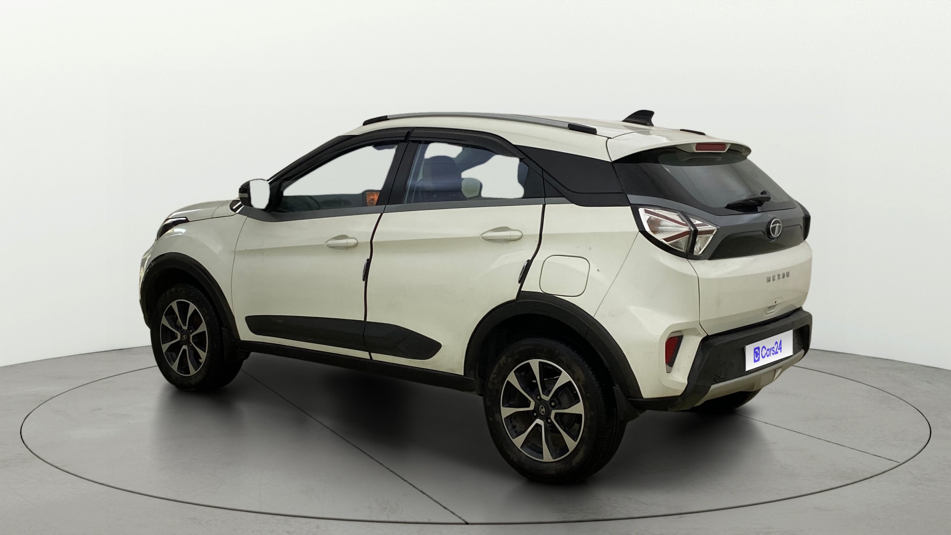 View 2021 Tata Nexon Revotron XE Image 2 Used 2021 Tata Nexon Revotron XE Image 2