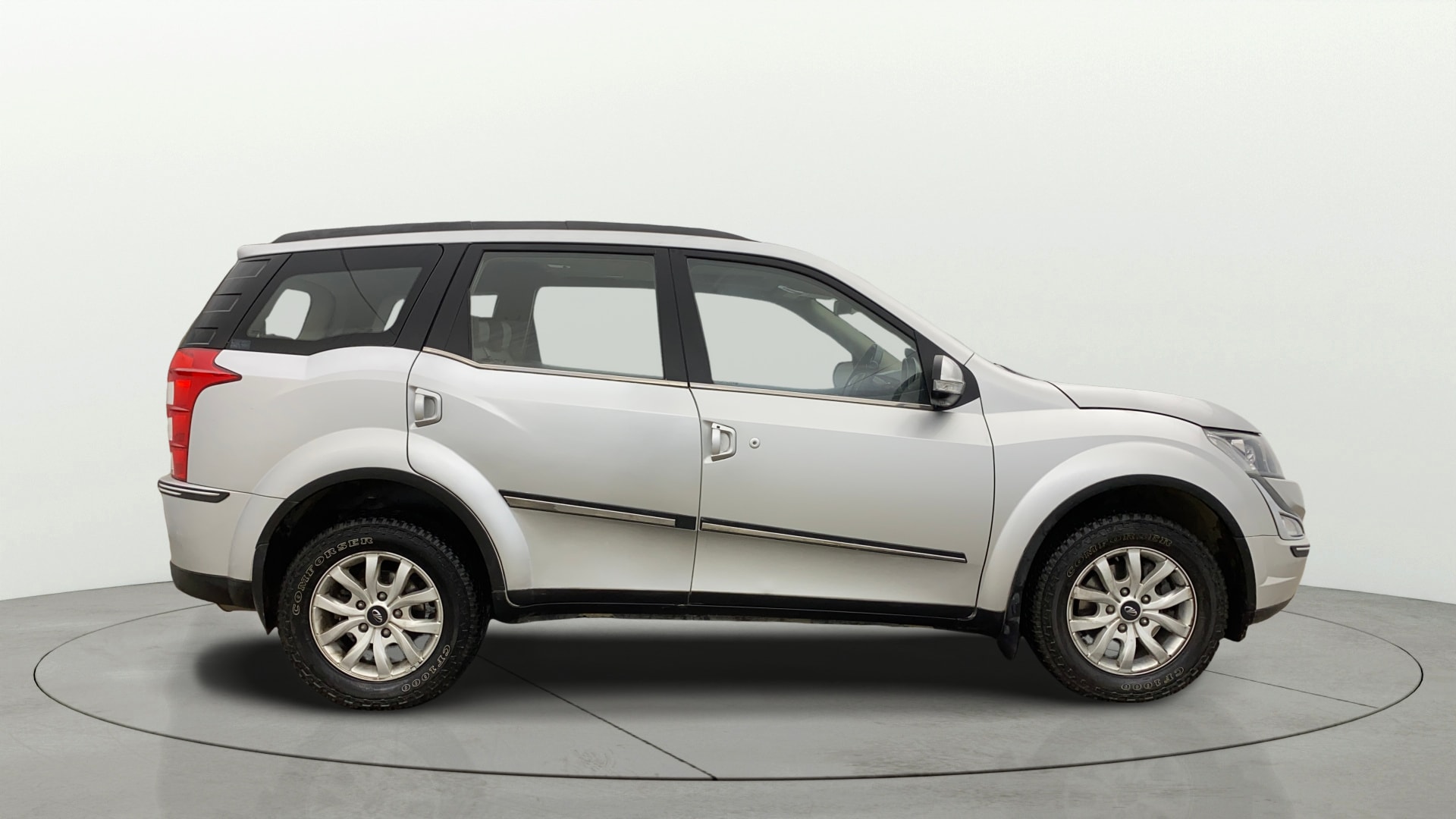 View 2016 Mahindra XUV500 W10 1.99-Litre Image 29 Used 2016 Mahindra XUV500 W10 1.99-Litre Image 29