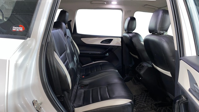 View Mahindra XUV700 Image 31 Used Mahindra XUV700 Image 31