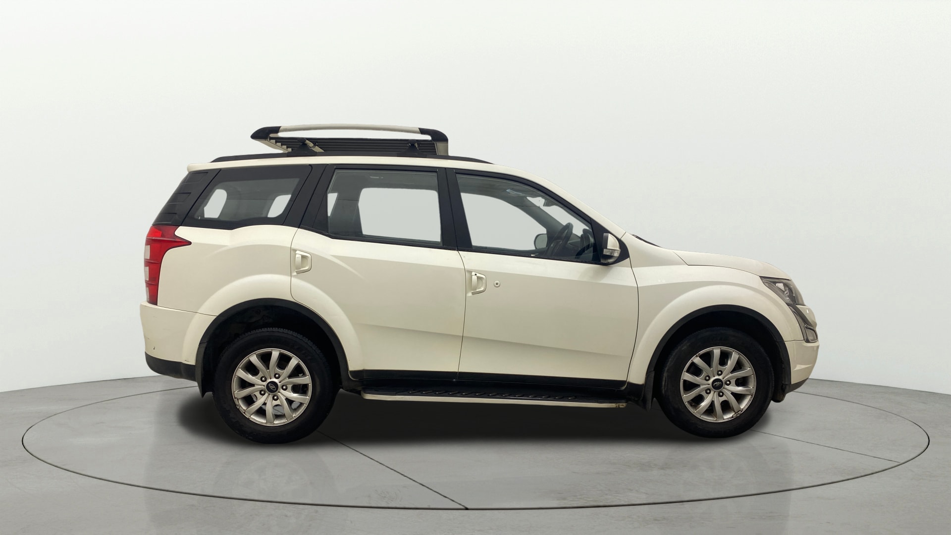 View 2017 Mahindra XUV500 W9 AT Image 29 Used 2017 Mahindra XUV500 W9 AT Image 29