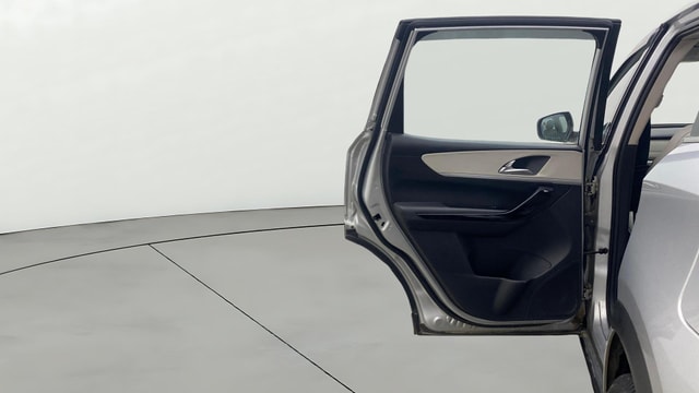 View Mahindra XUV700 Image 16 Used Mahindra XUV700 Image 16