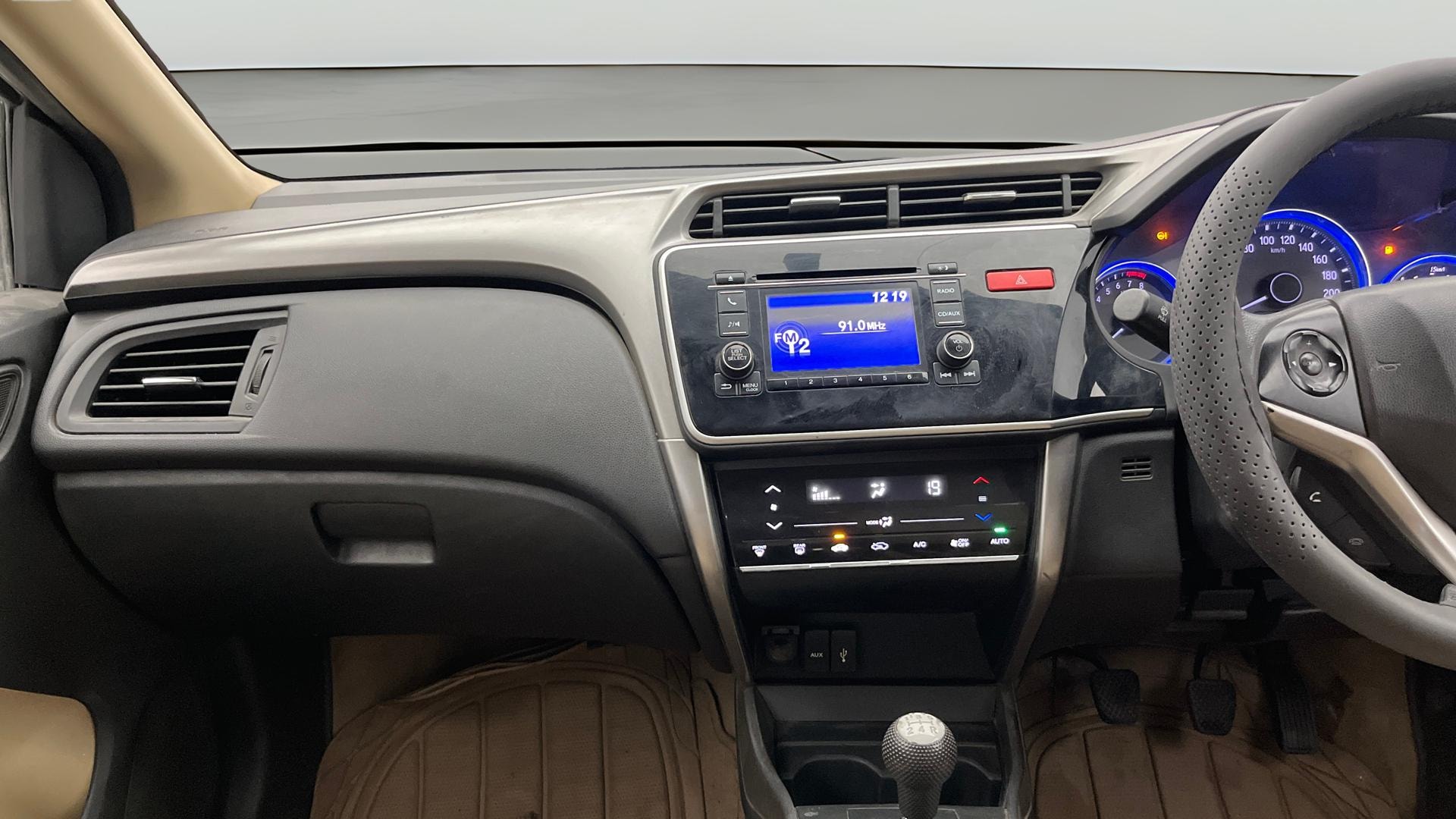 View 2015 Honda City ZX MT Diesel Anniversary Edition Image 32 Used 2015 Honda City ZX MT Diesel Anniversary Edition Image 32