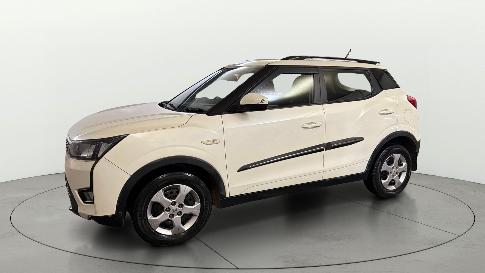 View 2023 Mahindra XUV300 W4 Petrol BS IV Image 35 Used 2023 Mahindra XUV300 W4 Petrol BS IV Image 35
