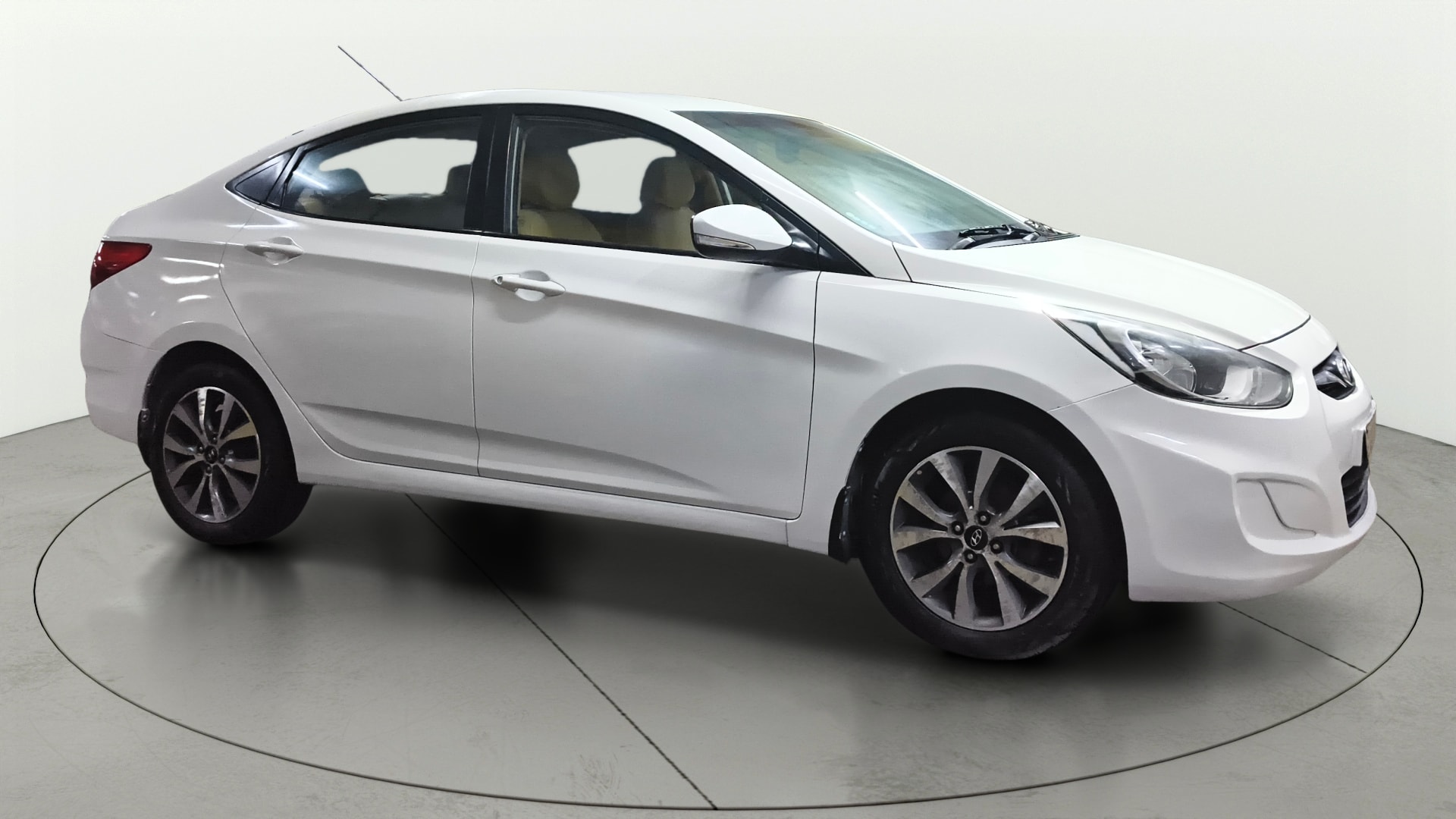 View 2014 Hyundai Fluidic Verna 1.6 CRDI SX Image 22 Used 2014 Hyundai Fluidic Verna 1.6 CRDI SX Image 22
