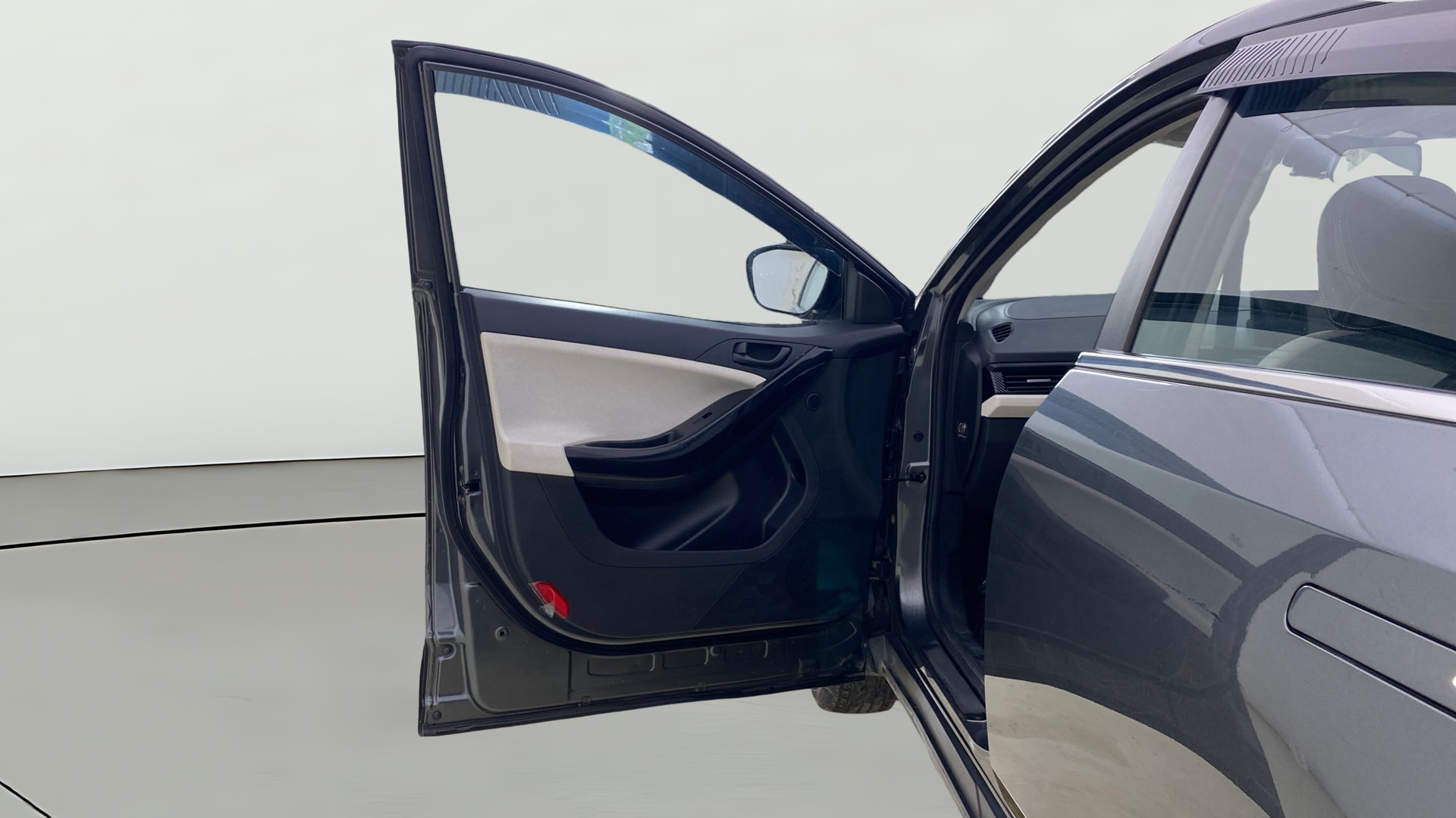 View 2025 Tata Curvv Smart 1.2 Revotron Petrol 6MT Image 38 Used 2025 Tata Curvv Smart 1.2 Revotron Petrol 6MT Image 38
