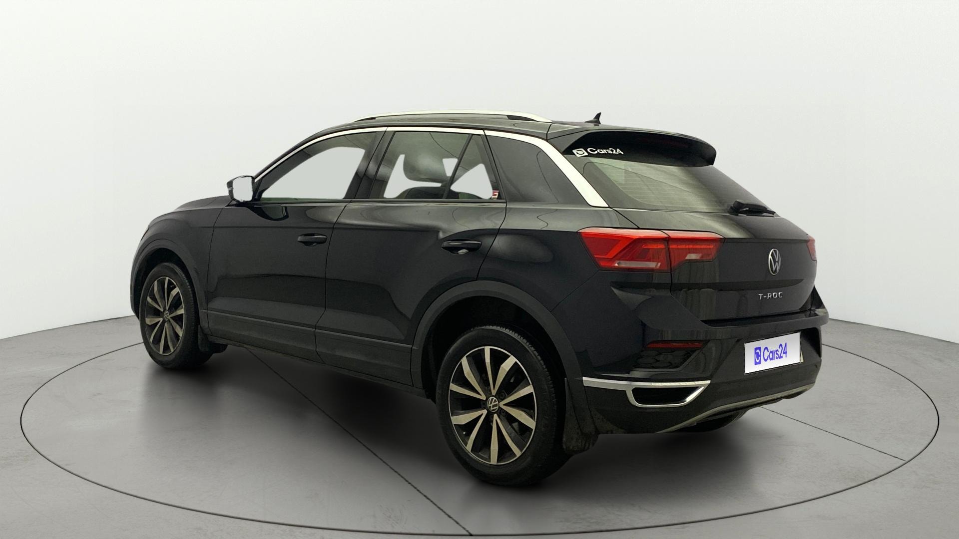 View 2021 Volkswagen T-Roc 1.5 TSI Image 2 Used 2021 Volkswagen T-Roc 1.5 TSI Image 2
