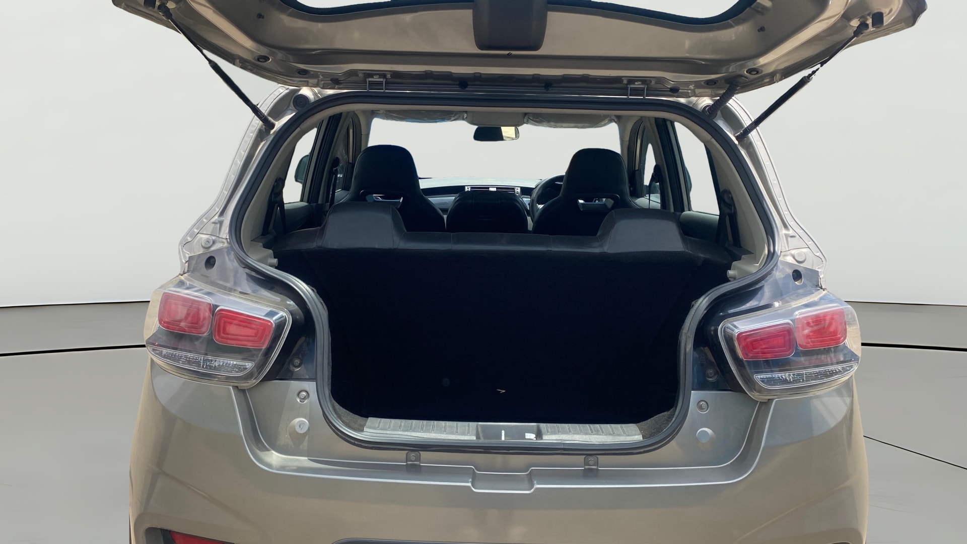 Used 2018 Mahindra KUV100 Used 2018 Mahindra KUV100