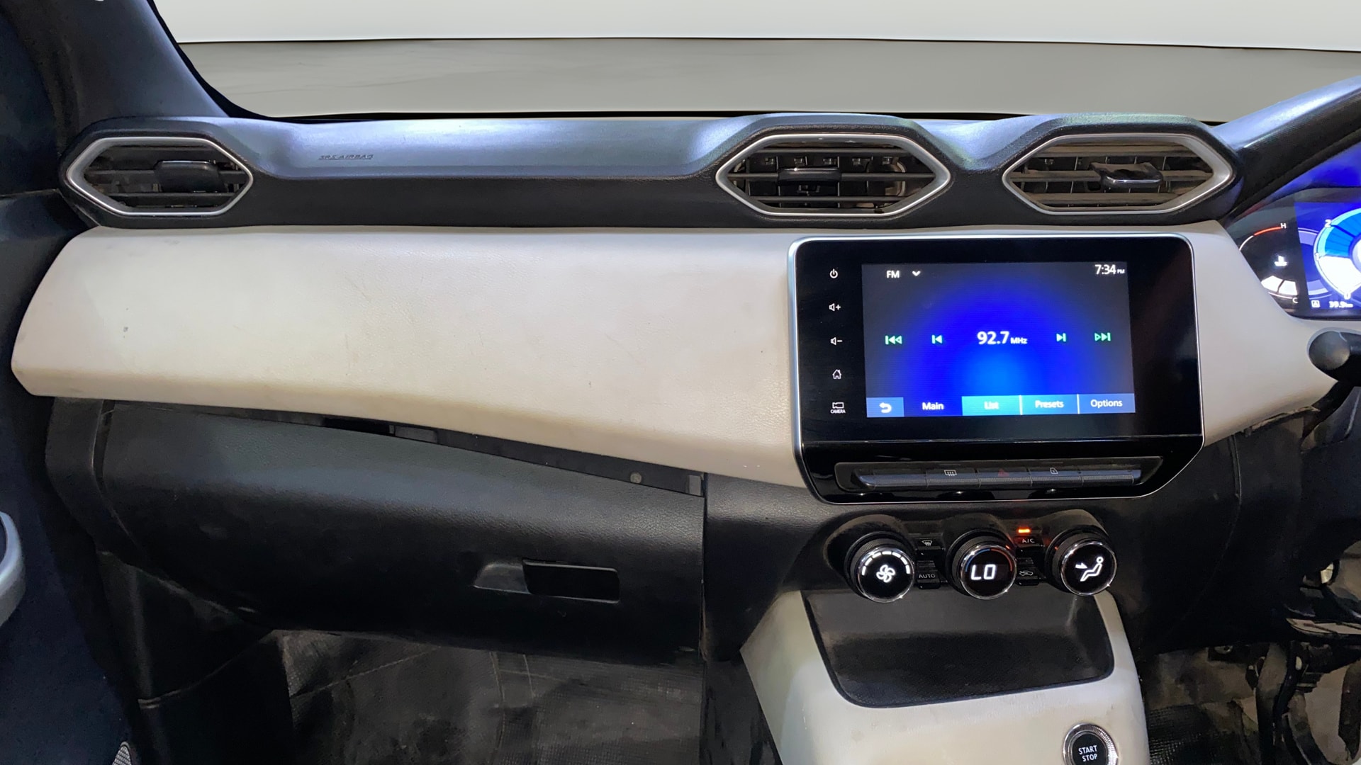 View 2021 Nissan Magnite XV Image 34 Used 2021 Nissan Magnite XV Image 34