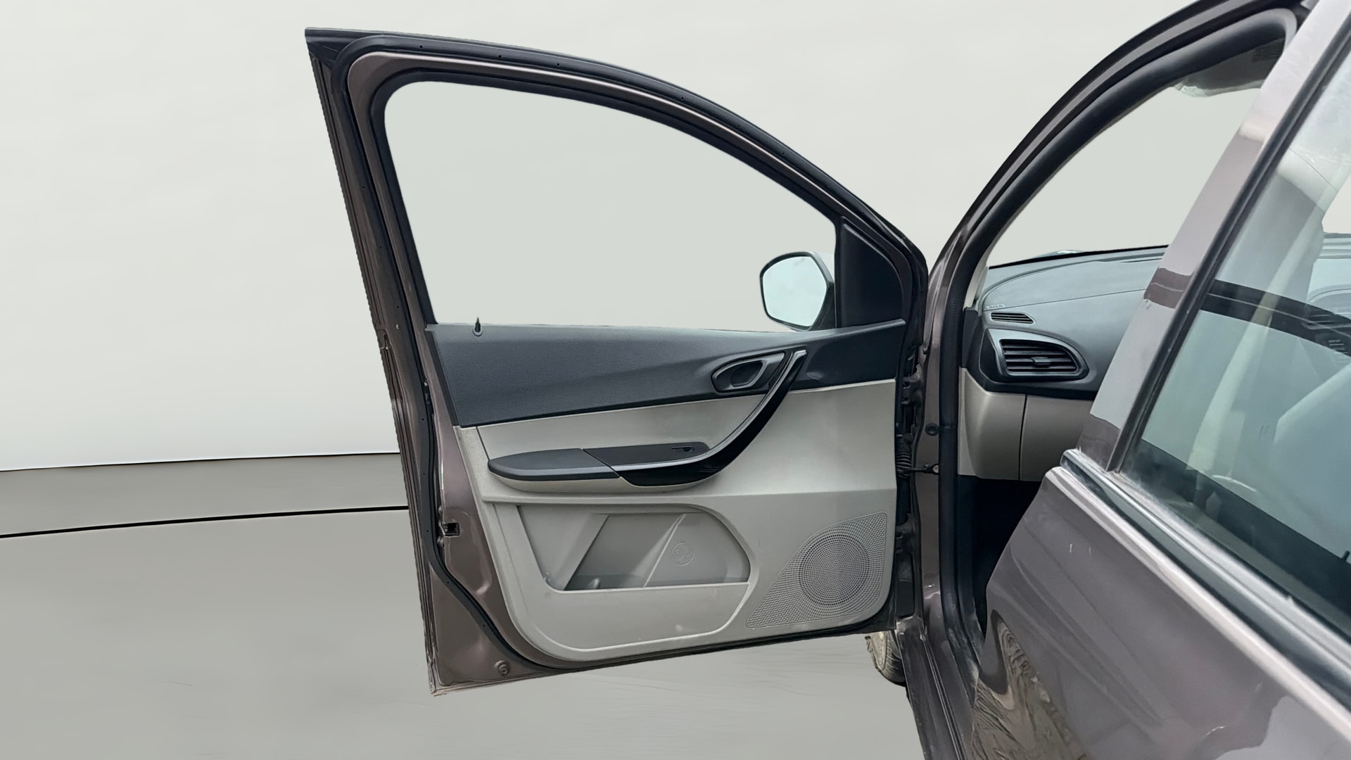 View 2019 Tata Tiago Revotorq XB Image 30 Used 2019 Tata Tiago Revotorq XB Image 30