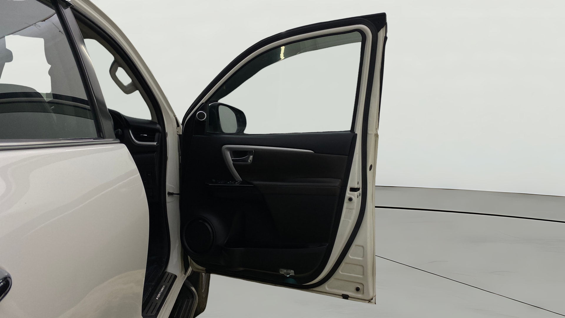 View 2017 Toyota Fortuner 2.8 4X2 MT Image 48 Used 2017 Toyota Fortuner 2.8 4X2 MT Image 48