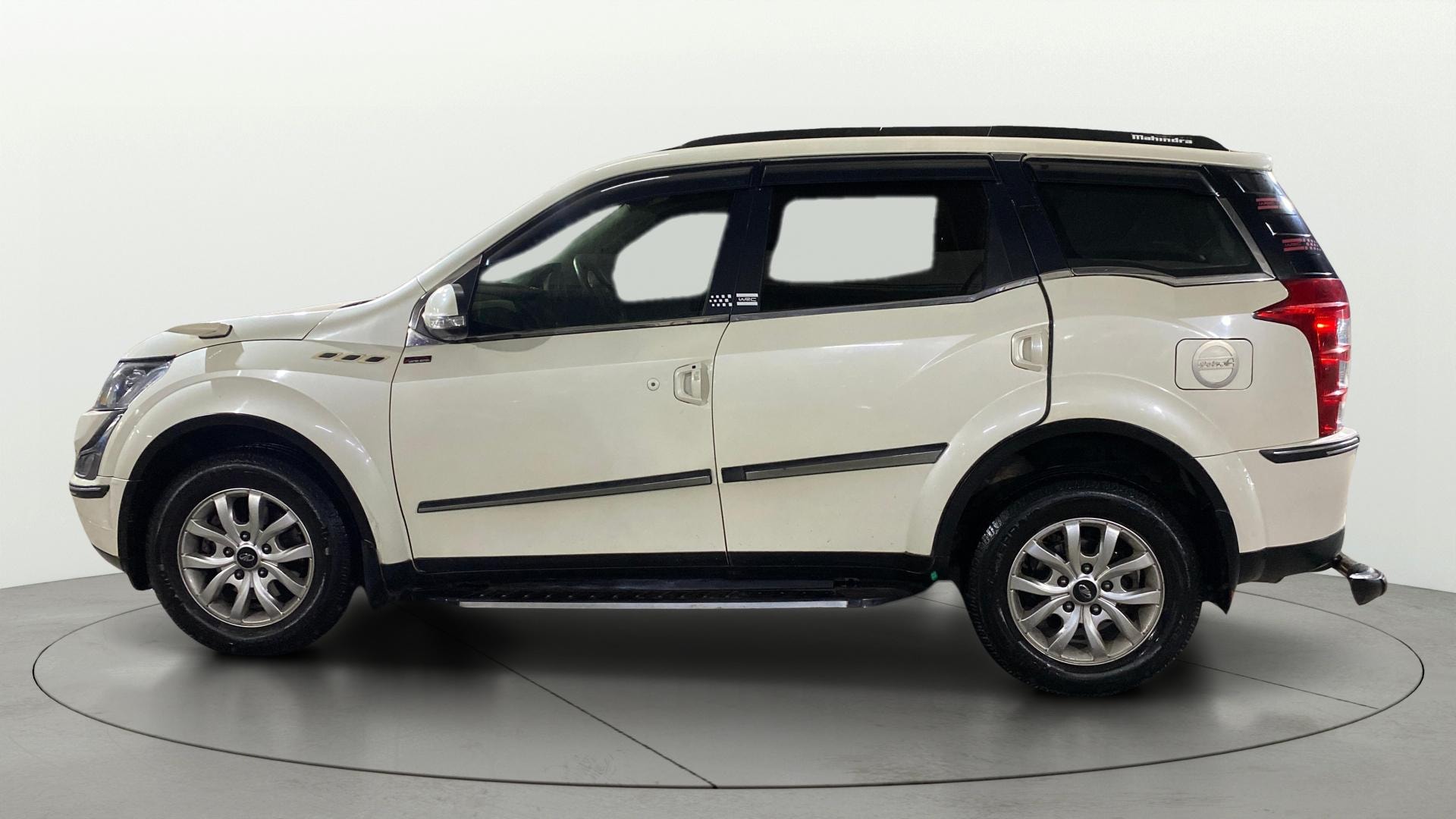 View 2018 Mahindra XUV500 G AT Image 6 Used 2018 Mahindra XUV500 G AT Image 6