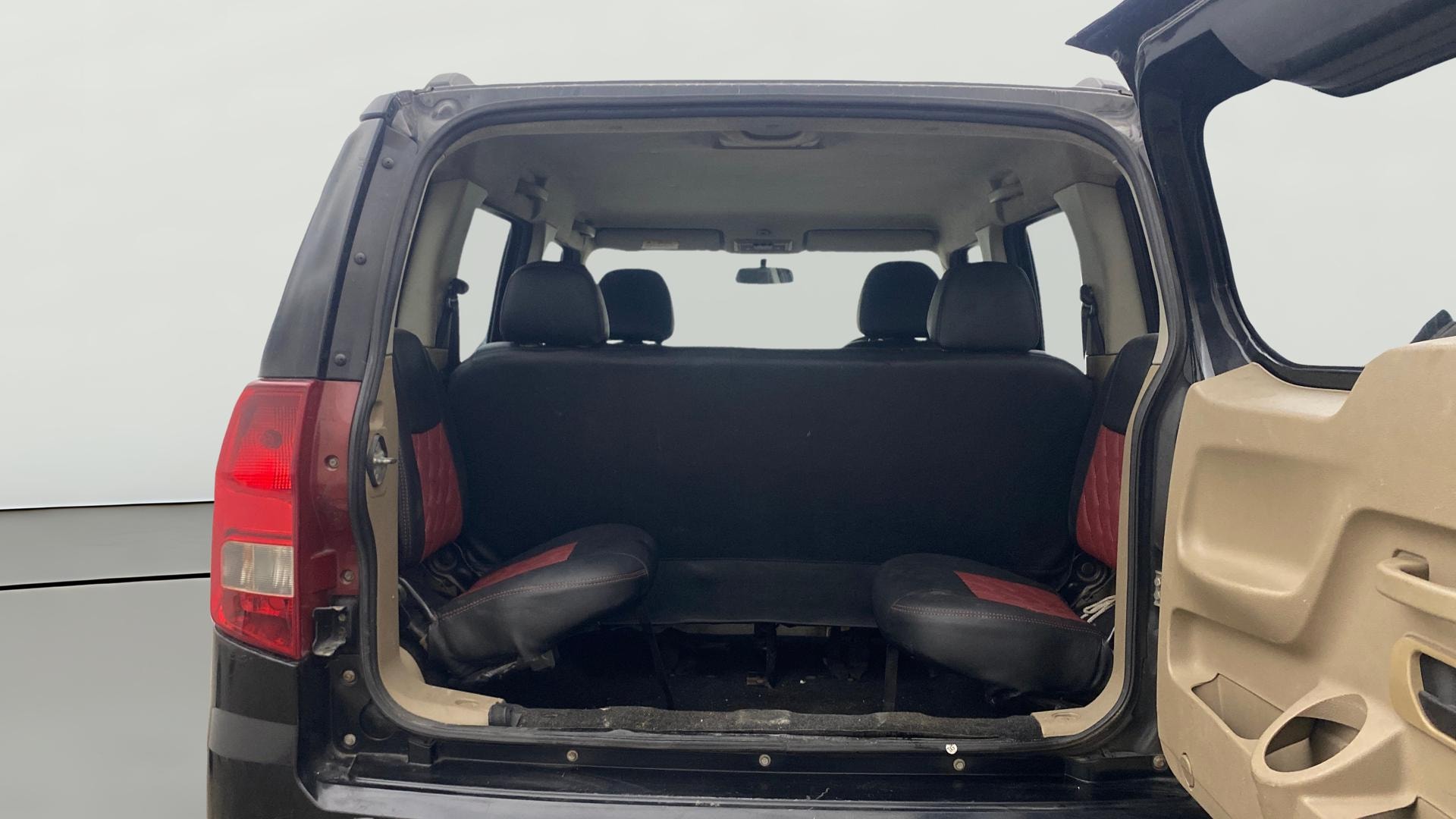 View 2017 Mahindra TUV300 T8 Image 37 Used 2017 Mahindra TUV300 T8 Image 37