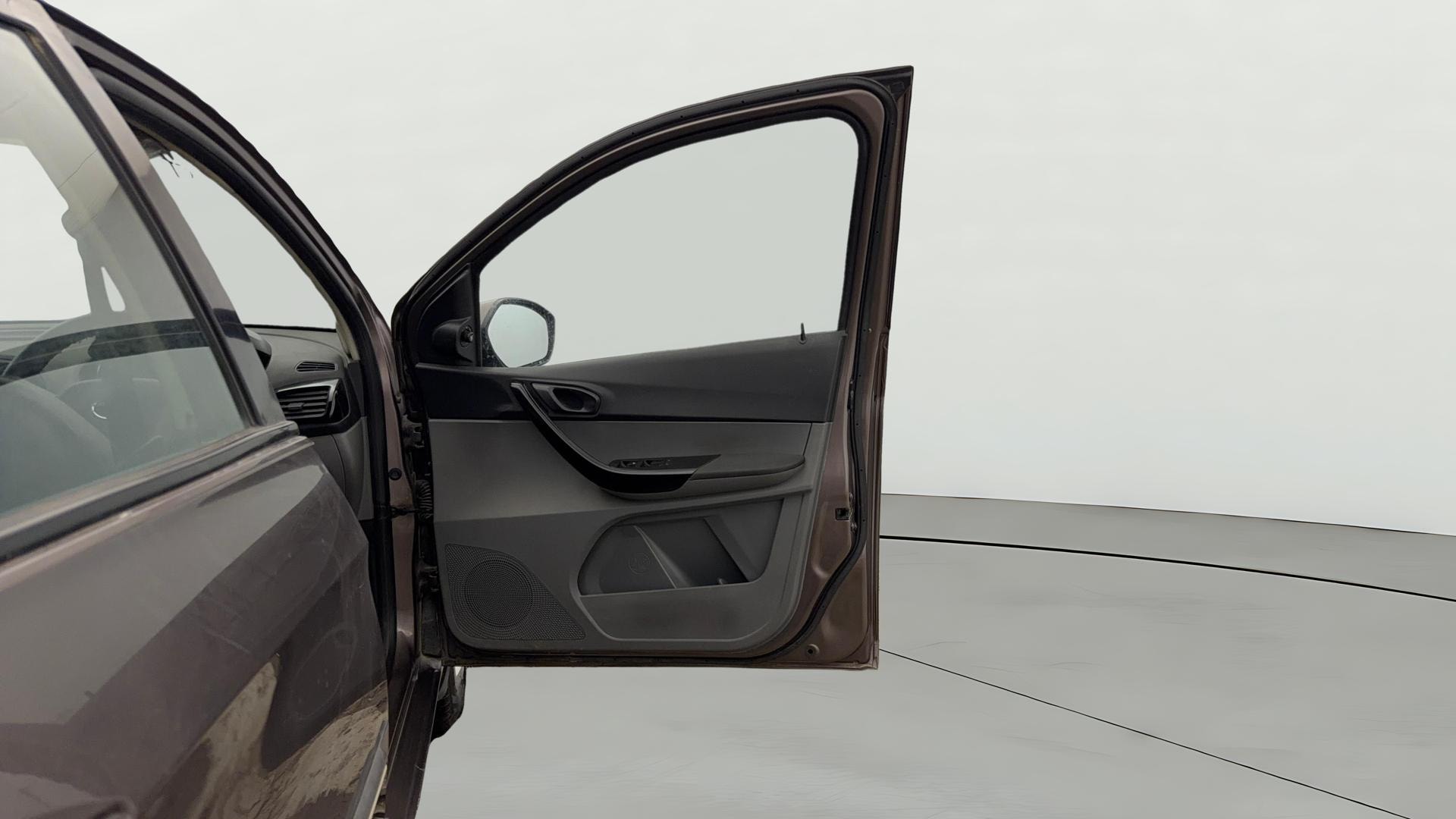 View 2018 Tata Tigor XE Diesel Image 43 Used 2018 Tata Tigor XE Diesel Image 43