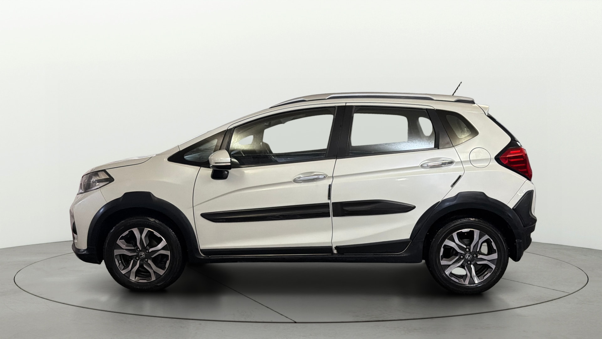 View 2018 Honda WR-V S MT Diesel Edge Edition Image 5 Used 2018 Honda WR-V S MT Diesel Edge Edition Image 5