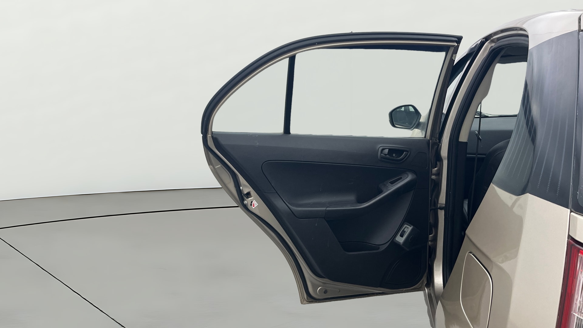 View 2015 Tata Bolt XE Quadrajet 75PS Diesel Image 22 Used 2015 Tata Bolt XE Quadrajet 75PS Diesel Image 22