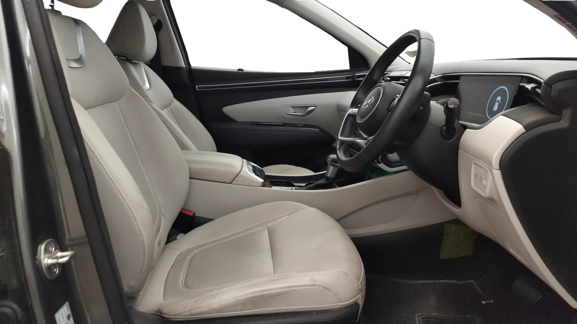 View 2024 Hyundai Tucson Signature 2.0 AT Petrol Image 28 Used 2024 Hyundai Tucson Signature 2.0 AT Petrol Image 28