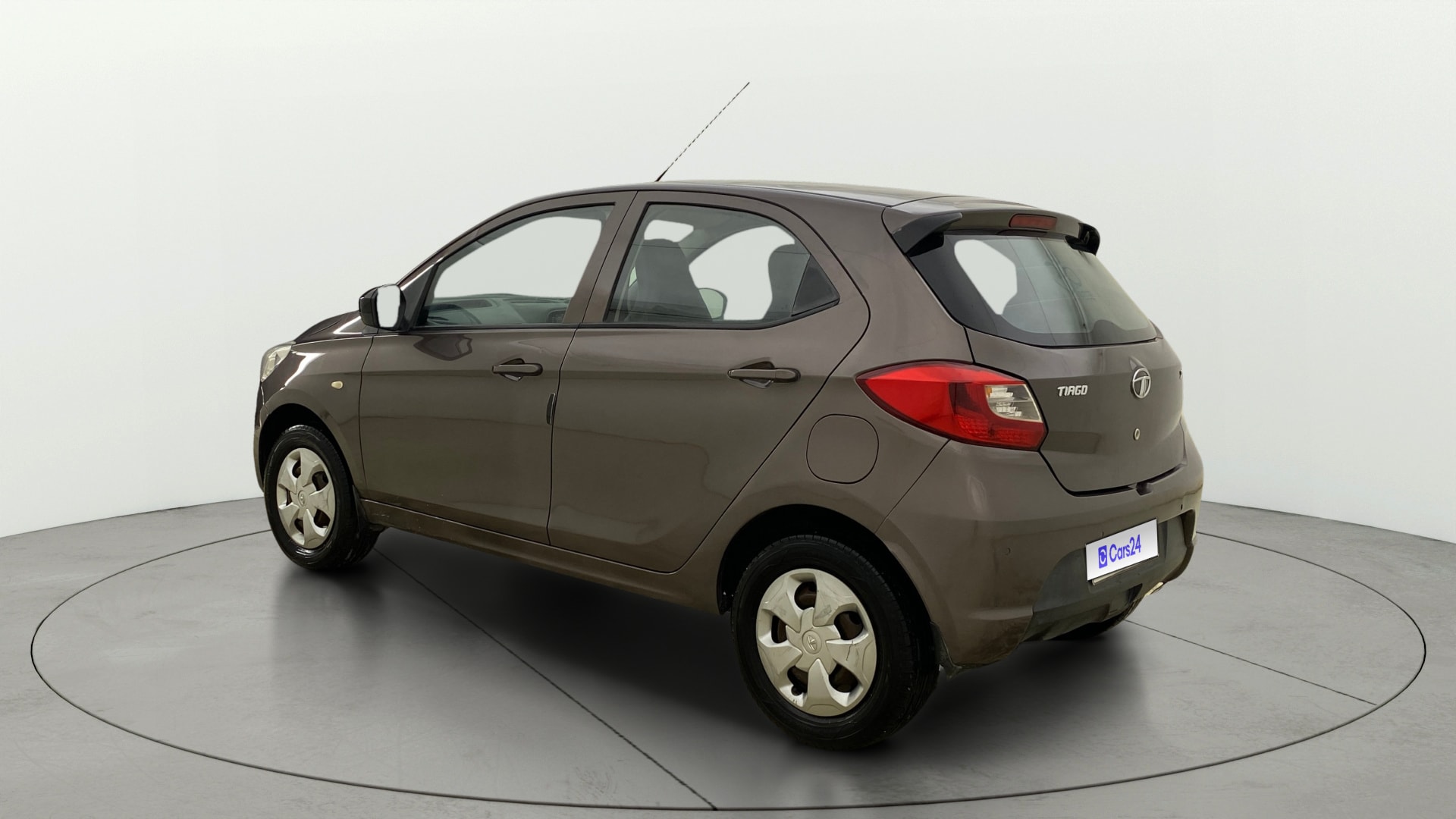 View 2018 Tata Tiago Revotorq XB Image 2 Used 2018 Tata Tiago Revotorq XB Image 2
