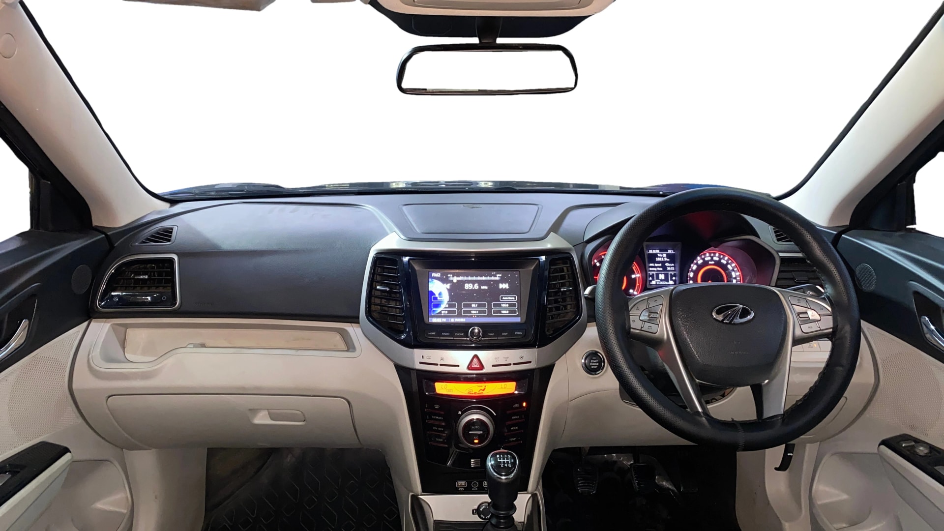 View 2019 Mahindra XUV300 W4 Petrol BS IV Image 30 Used 2019 Mahindra XUV300 W4 Petrol BS IV Image 30