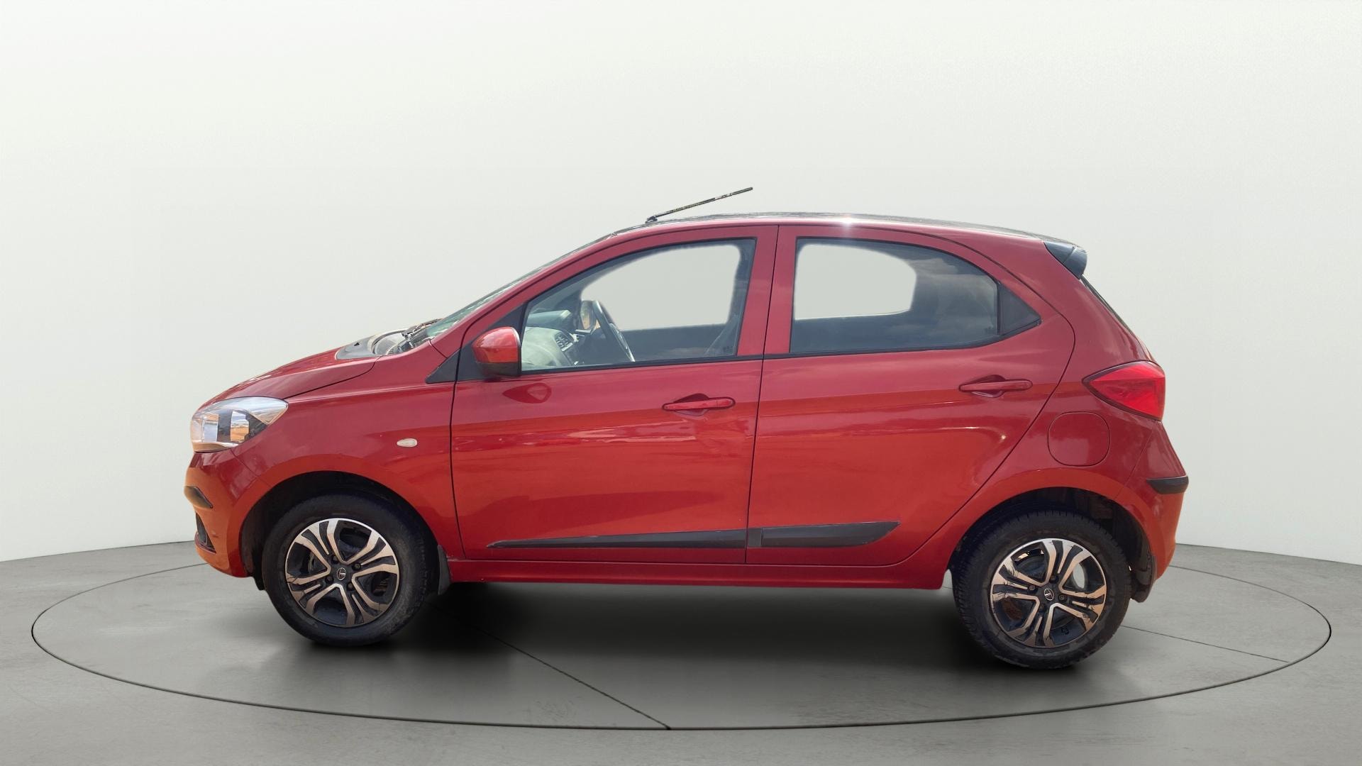 View 2019 Tata Tiago Revotorq XB Image 5 Used 2019 Tata Tiago Revotorq XB Image 5
