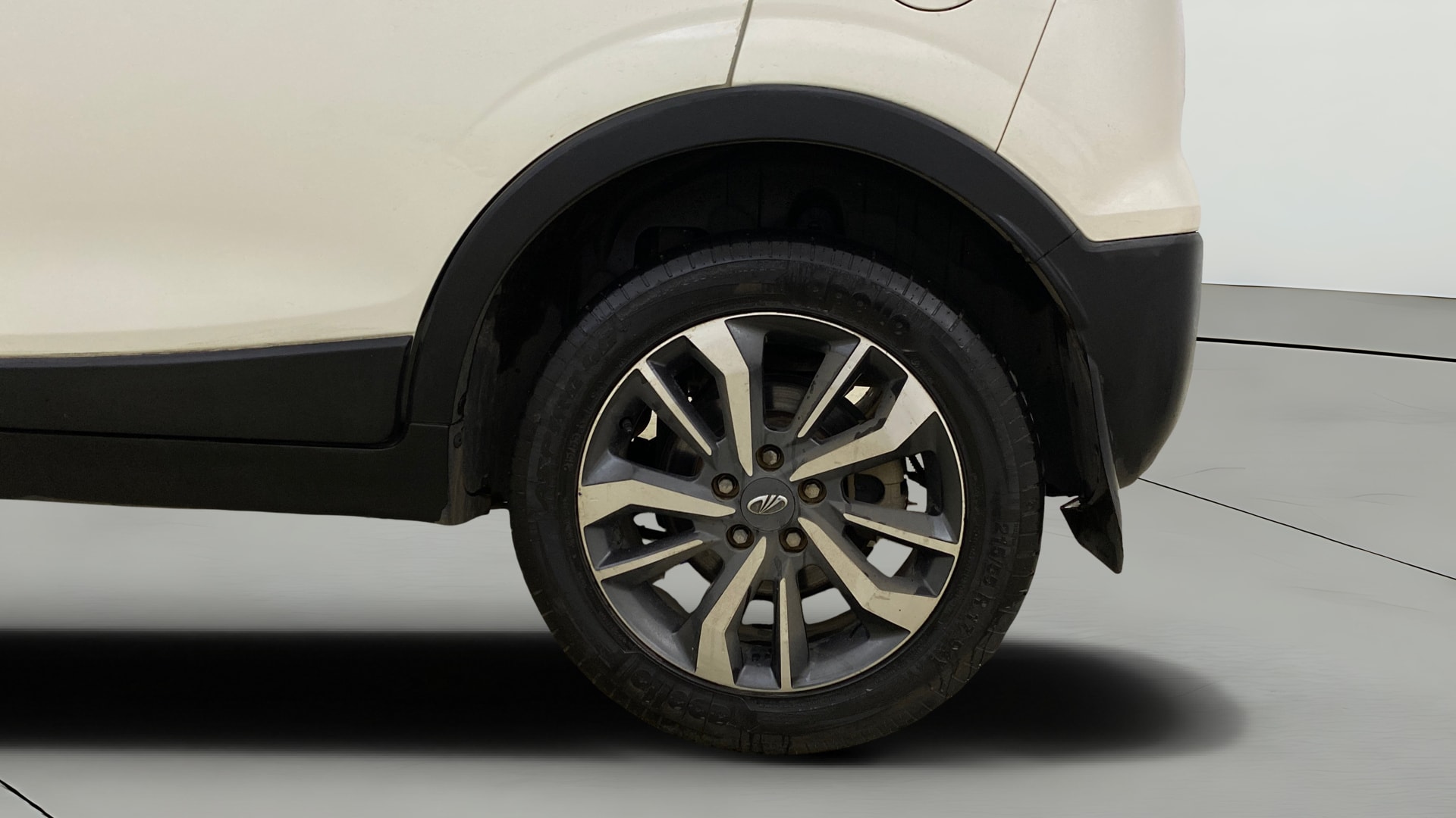 View 2021 Mahindra XUV300 W4 Petrol BS IV Image 11 Used 2021 Mahindra XUV300 W4 Petrol BS IV Image 11