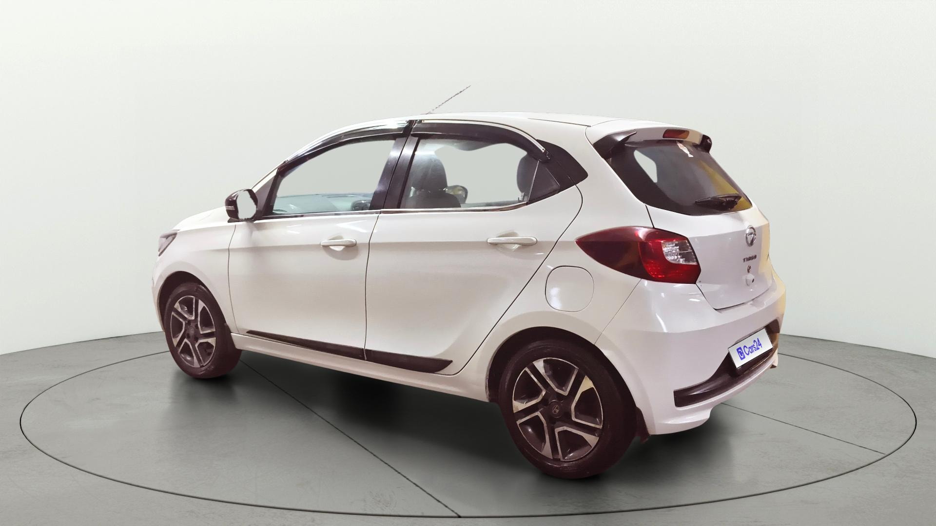 View 2020 Tata Tiago Revotorq XB Image 2 Used 2020 Tata Tiago Revotorq XB Image 2