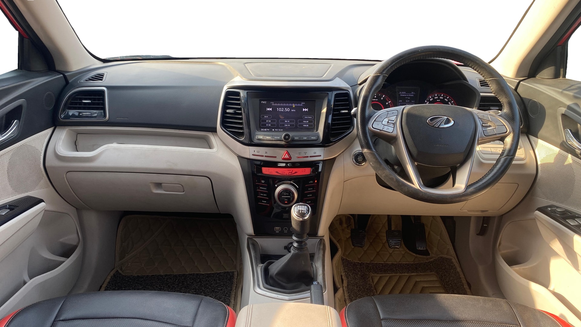View 2020 Mahindra XUV300 W4 Petrol BS IV Image 16 Used 2020 Mahindra XUV300 W4 Petrol BS IV Image 16