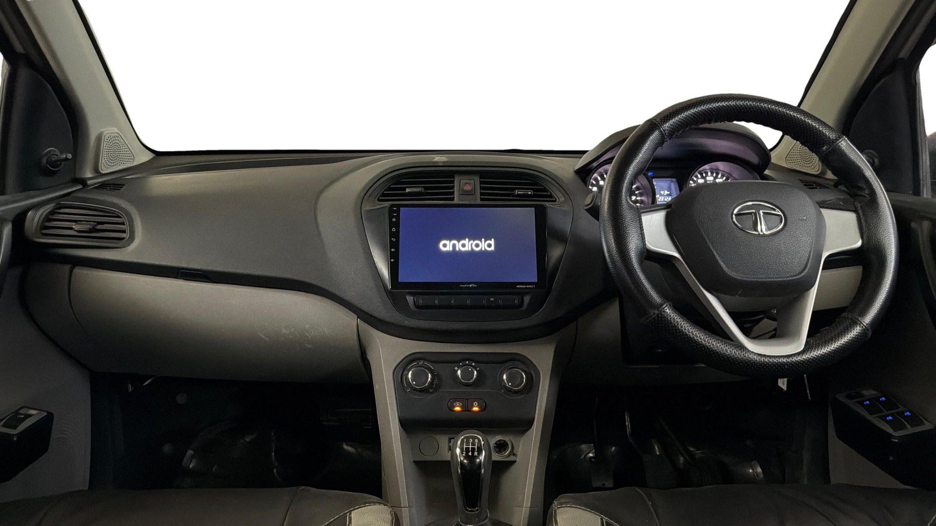 View 2018 Tata Tiago Revotorq XB Image 15 Used 2018 Tata Tiago Revotorq XB Image 15