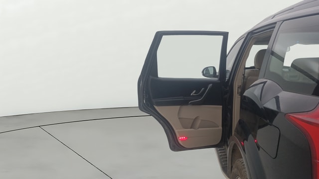 View Mahindra XUV500 Image 16 Used Mahindra XUV500 Image 16