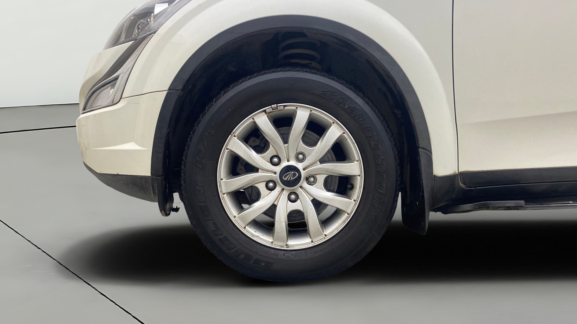 View 2017 Mahindra XUV500 W9 AT Image 37 Used 2017 Mahindra XUV500 W9 AT Image 37