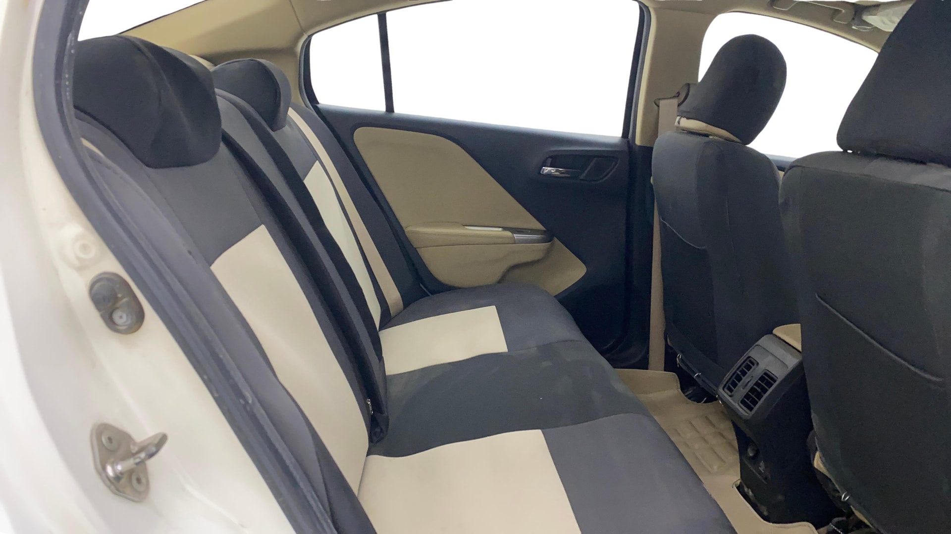 View 2015 Honda City ZX MT Diesel Anniversary Edition Image 31 Used 2015 Honda City ZX MT Diesel Anniversary Edition Image 31