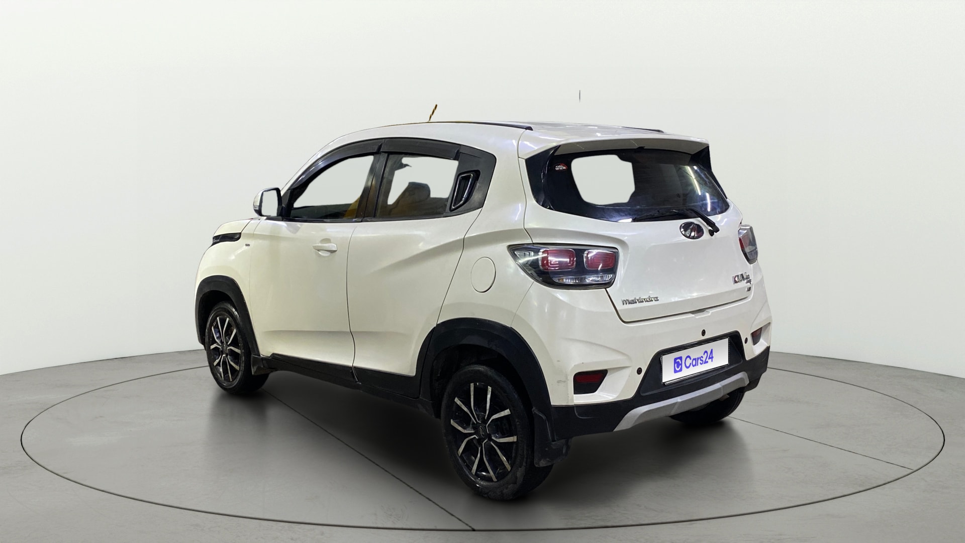 View 2018 Mahindra KUV100 K2 Petrol BS IV Image 2 Used 2018 Mahindra KUV100 K2 Petrol BS IV Image 2
