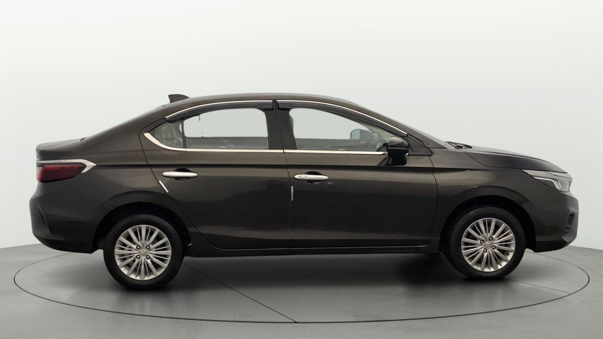 View 2022 Honda City ZX MT Diesel Anniversary Edition Image 9 Used 2022 Honda City ZX MT Diesel Anniversary Edition Image 9